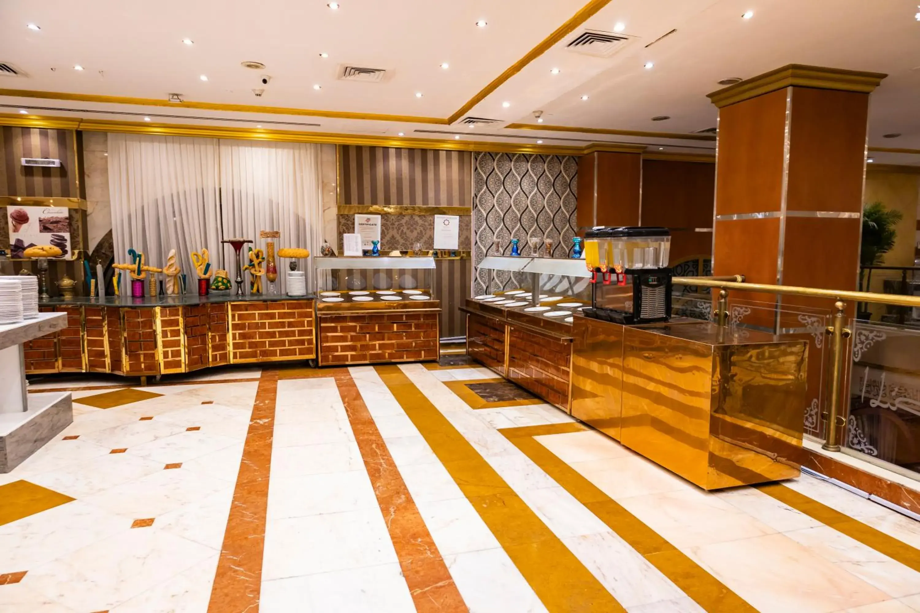 Restaurant/places to eat in Zowar Alalami Hotel فندق زوار العالمي Restaurant/places to eat in Zowar Alalami Hotel فندق زوار العالمي