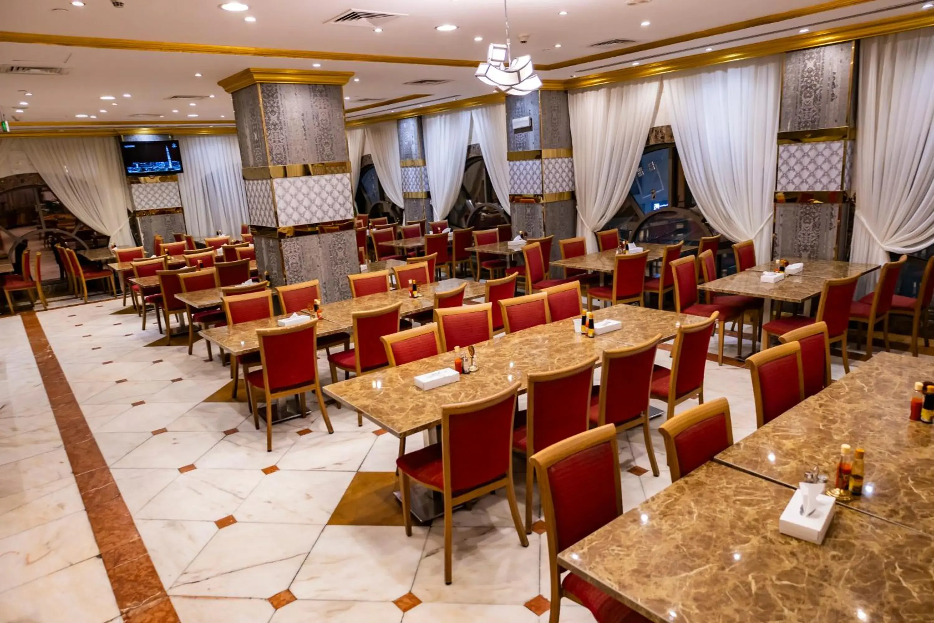 Restaurant/places to eat in Zowar Alalami Hotel فندق زوار العالمي Restaurant/places to eat in Zowar Alalami Hotel فندق زوار العالمي