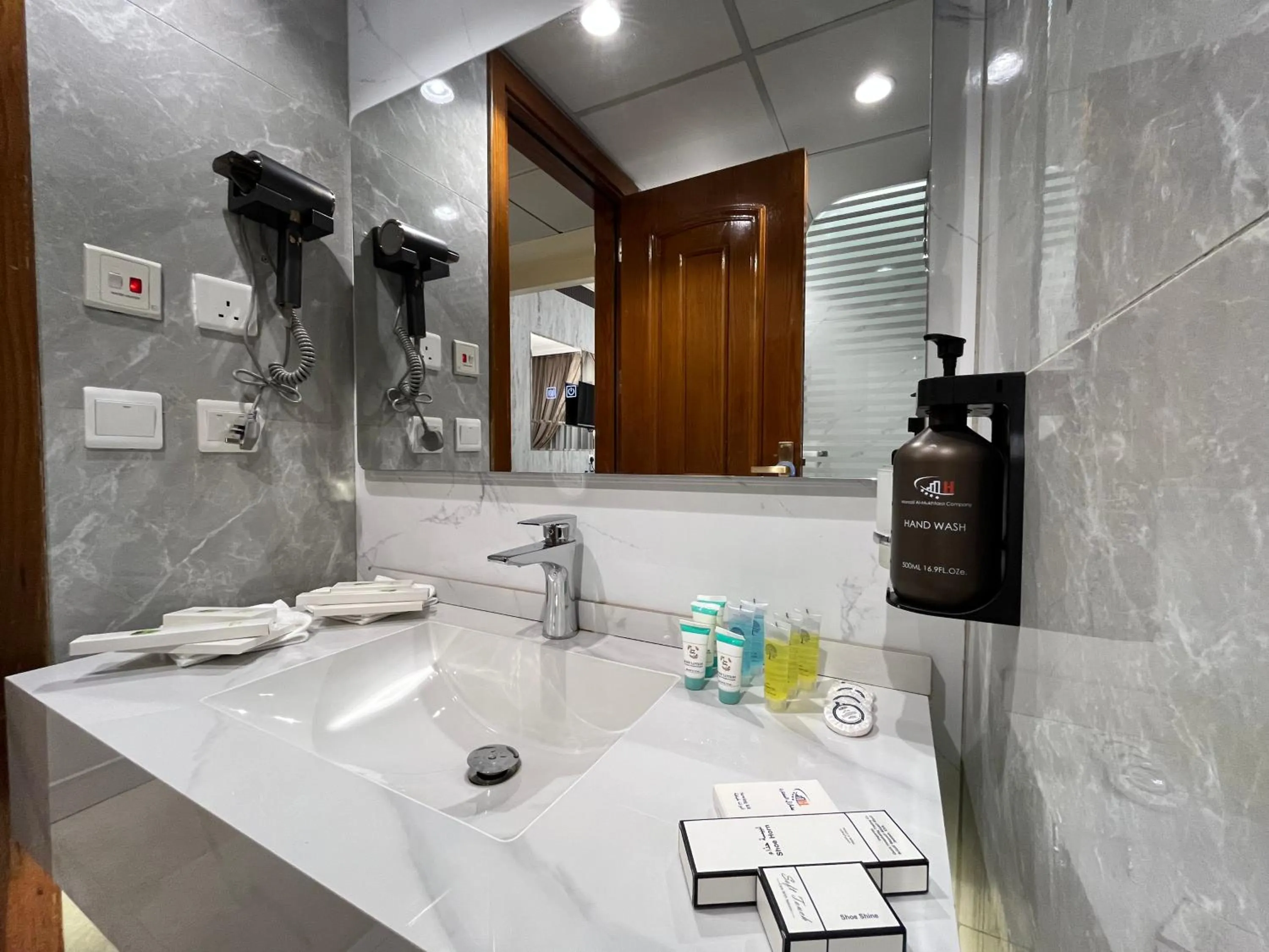 Bathroom in Zowar Alalami Hotel