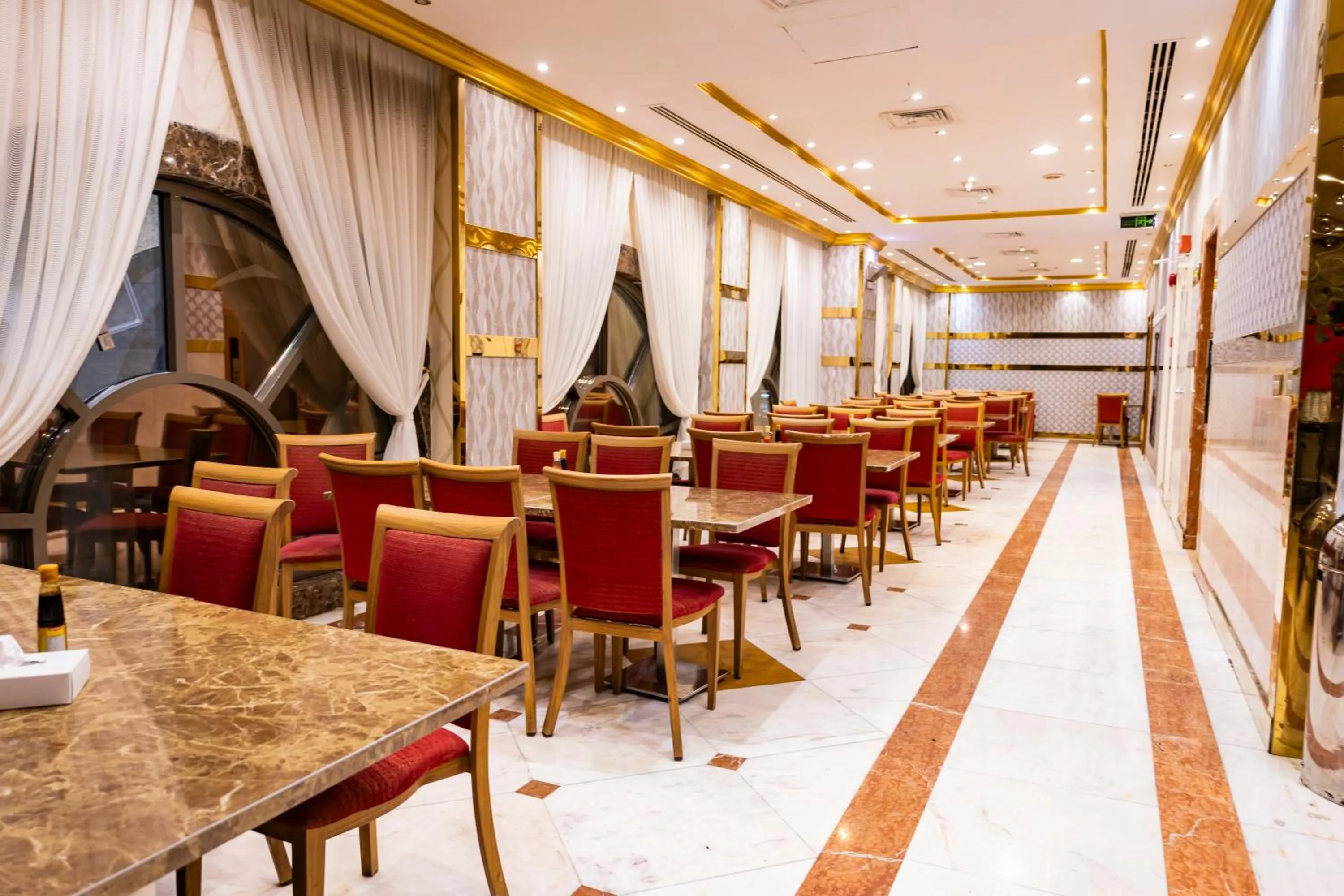 Restaurant/places to eat in Zowar Alalami Hotel