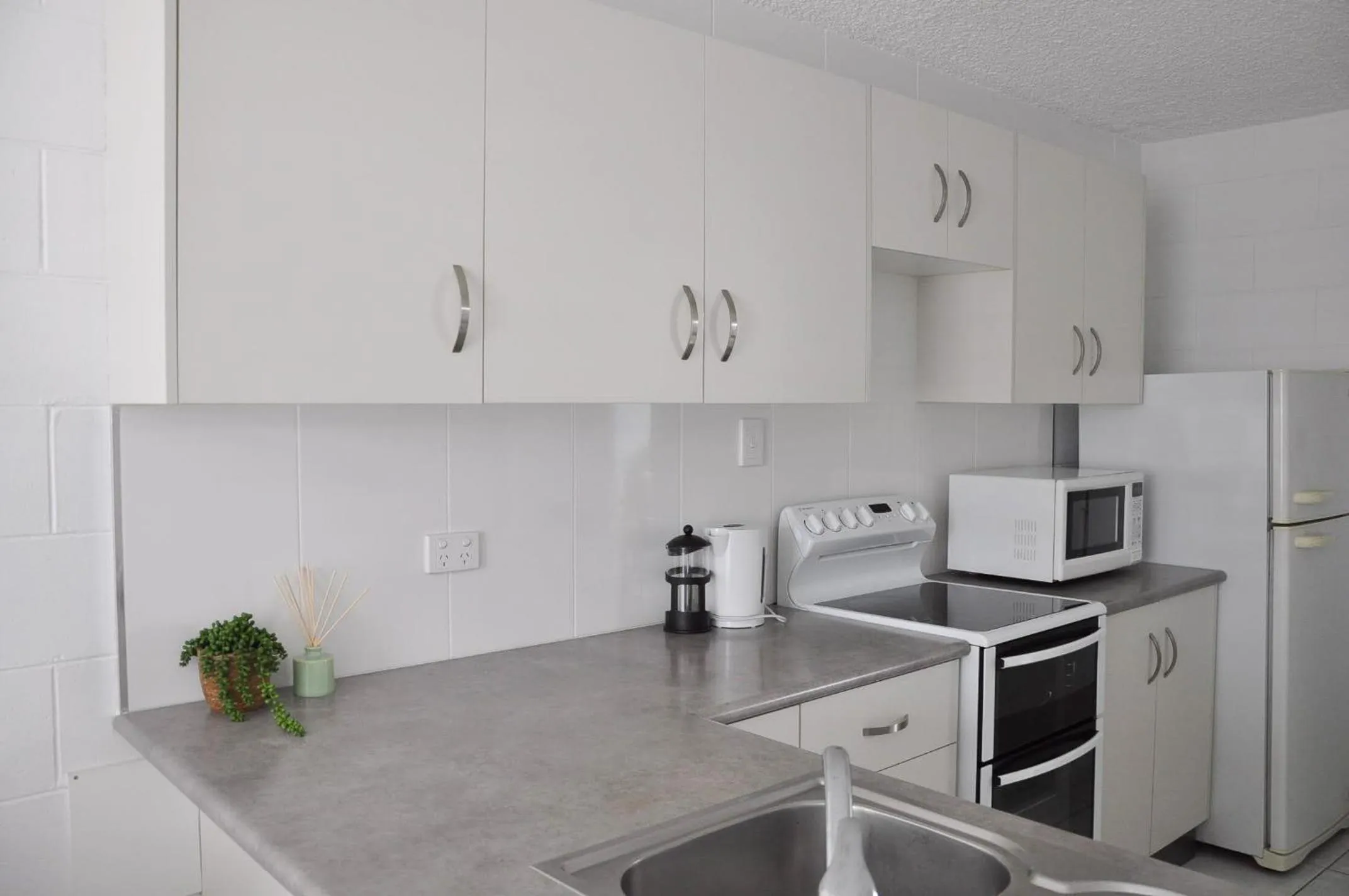 Kitchen or kitchenette in Palm Waters Holiday Villas