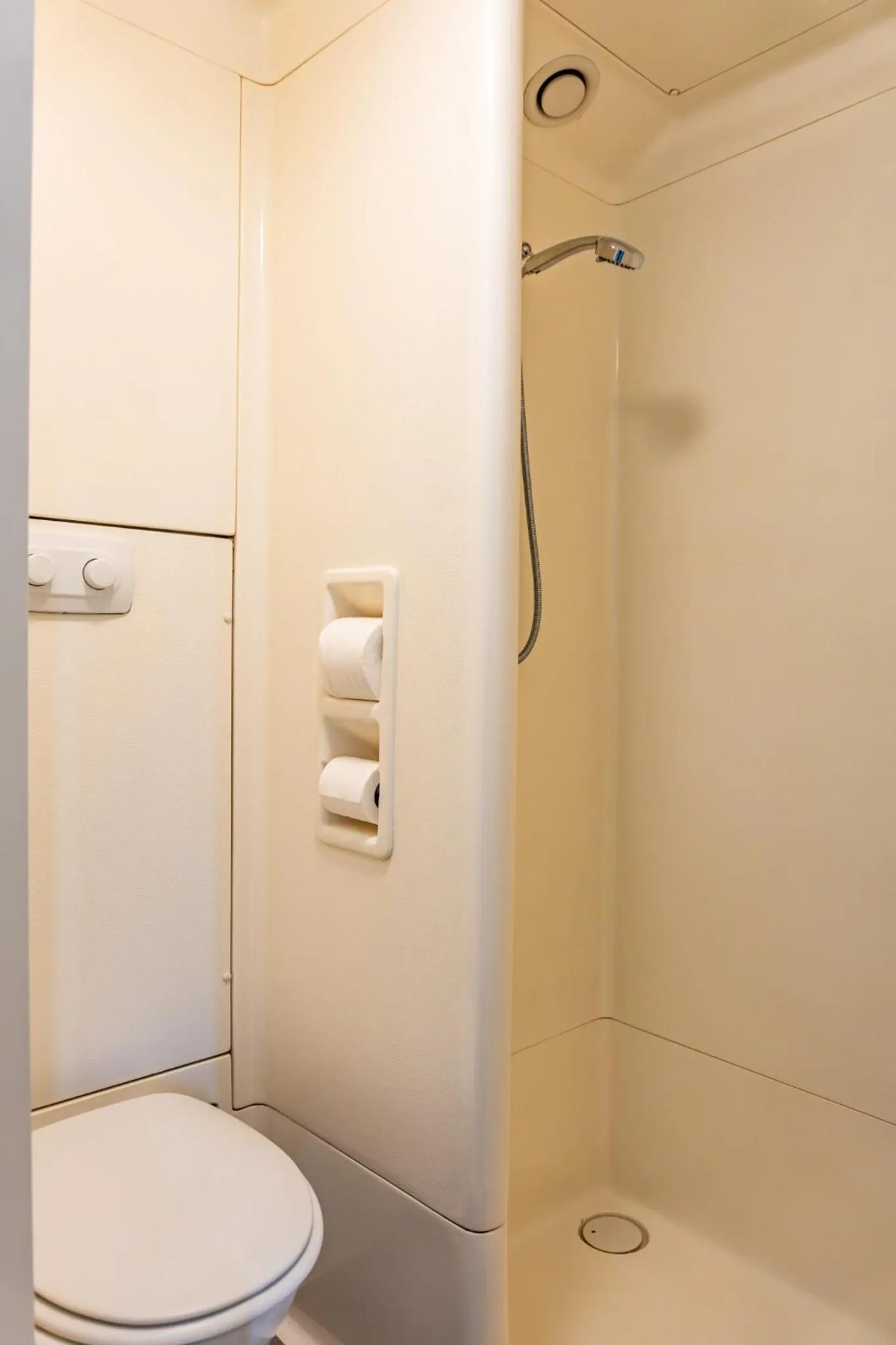 Bathroom in ibis Budget - Melbourne Airport