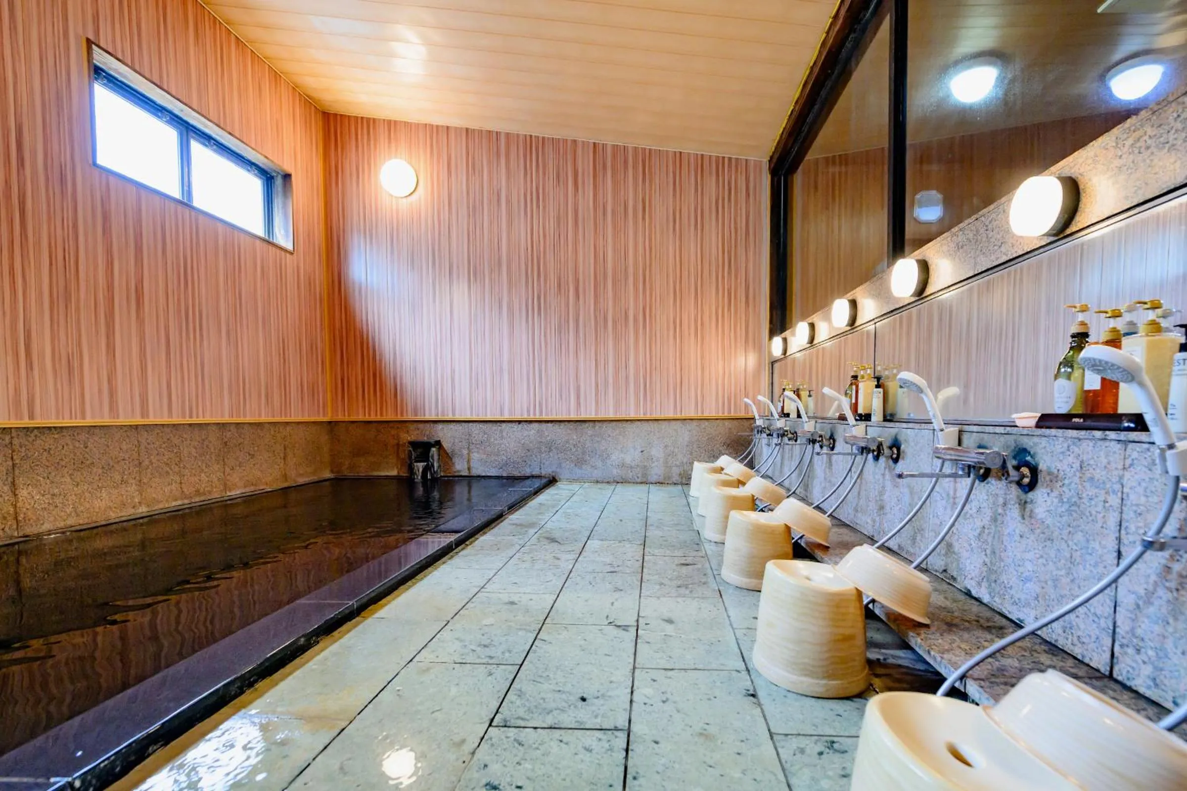 Hot Spring Bath in Ogiwarakan