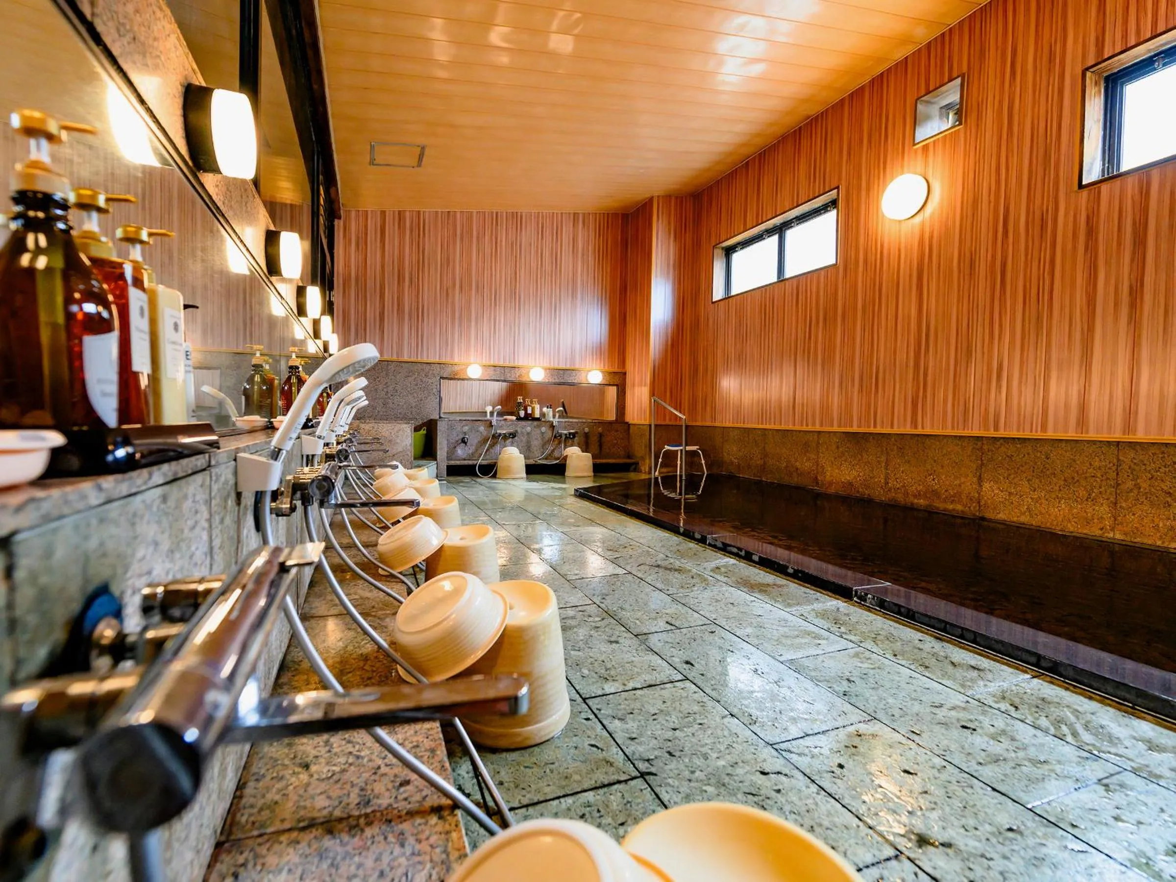 Hot Spring Bath in Ogiwarakan