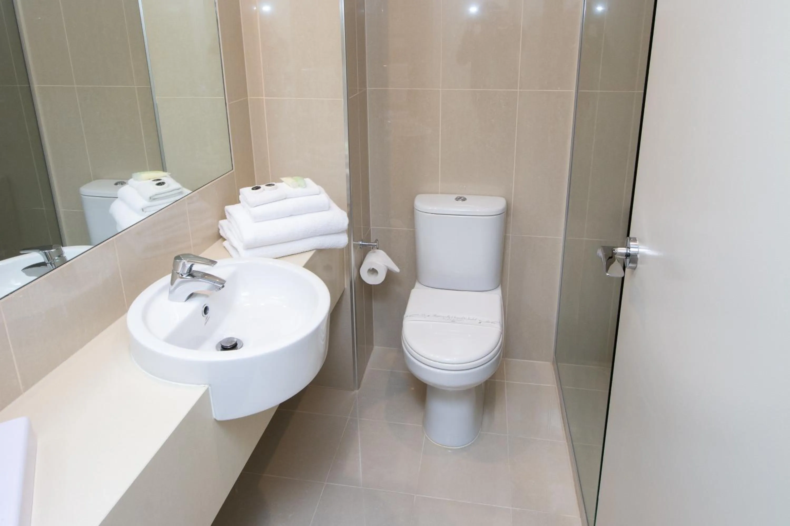 Bathroom in Atlantis Hotel Melbourne