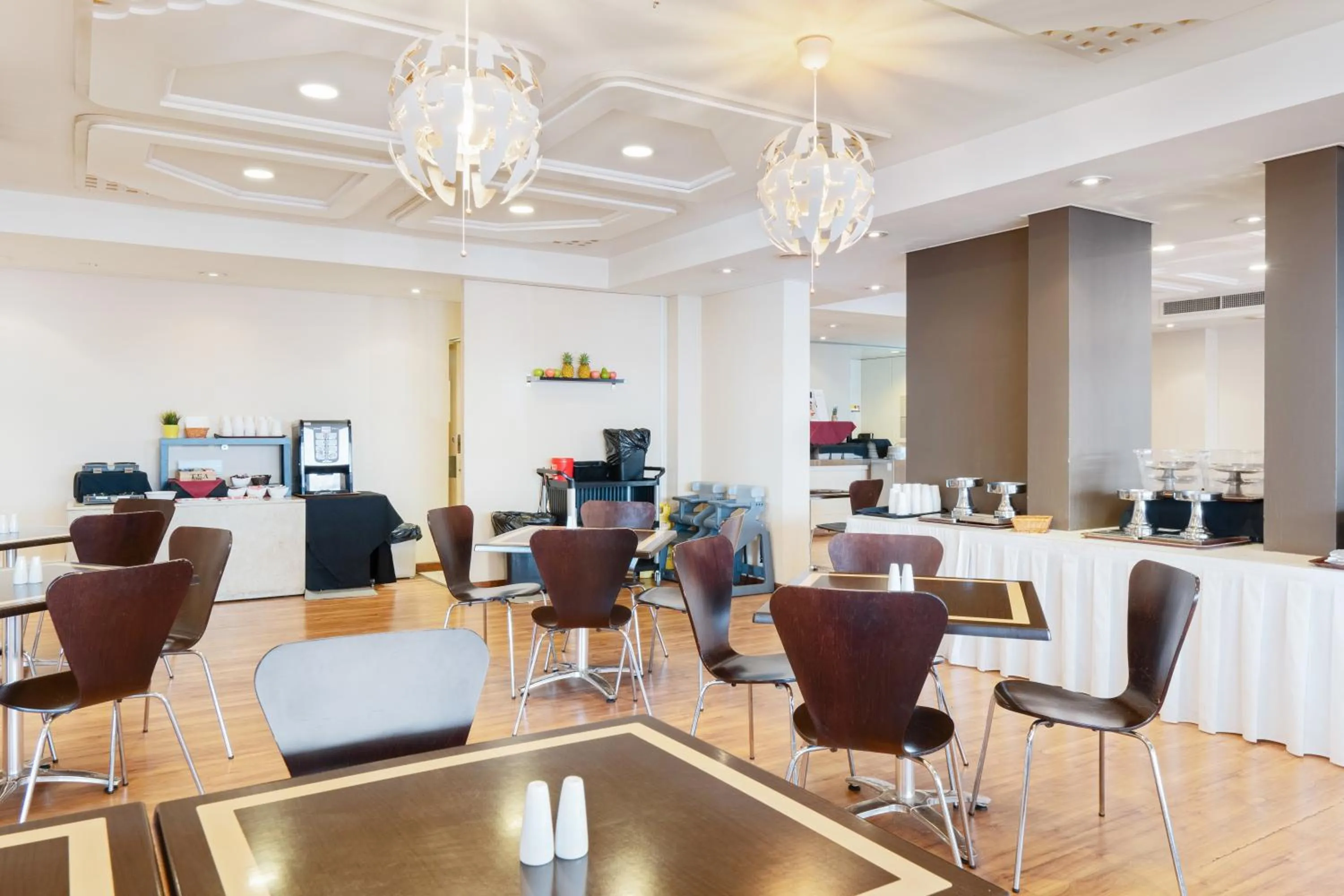 Restaurant/places to eat in Quality Hotel Ambassador Perth