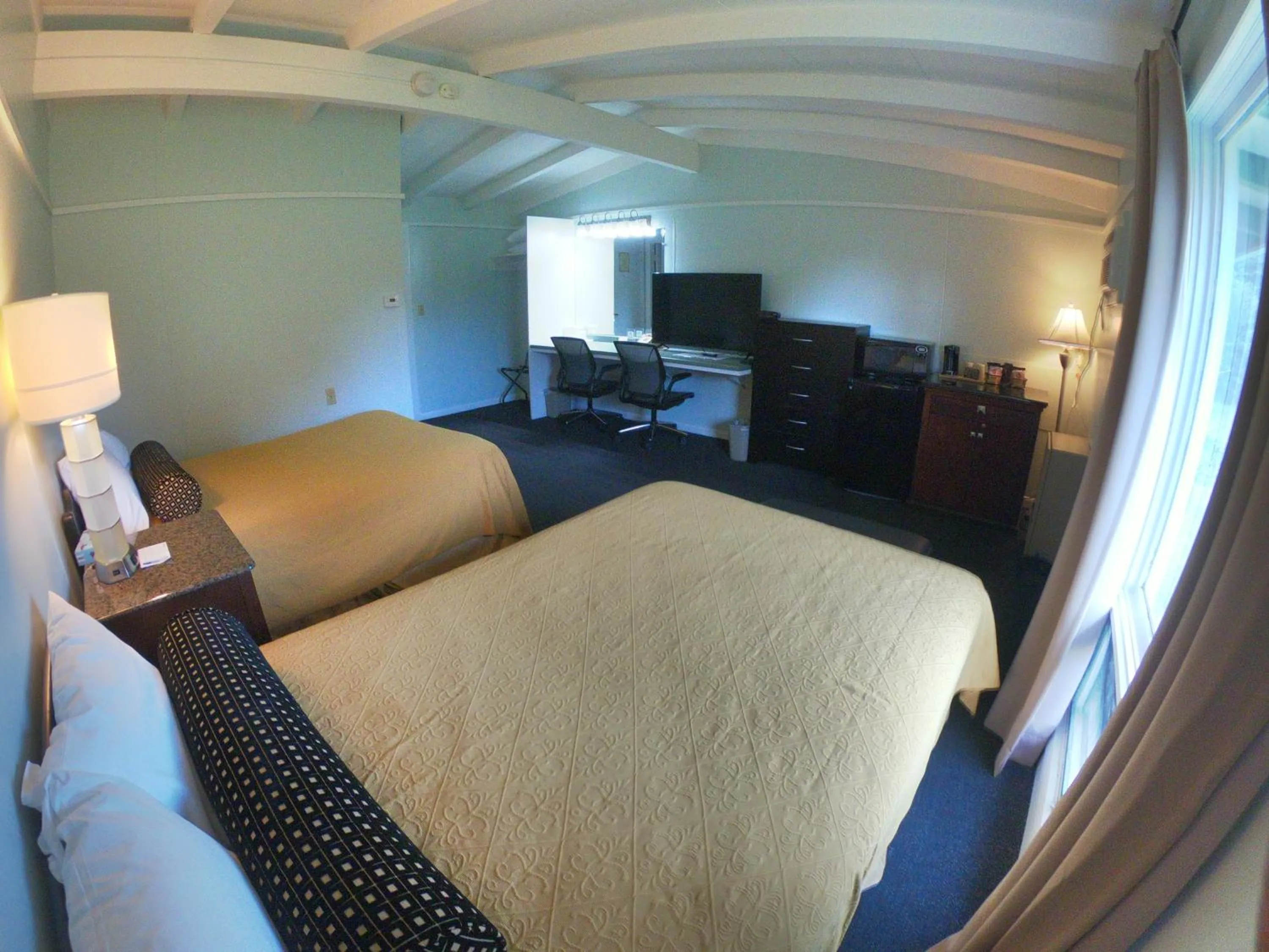 Bed in Copper Lantern Motor Lodge