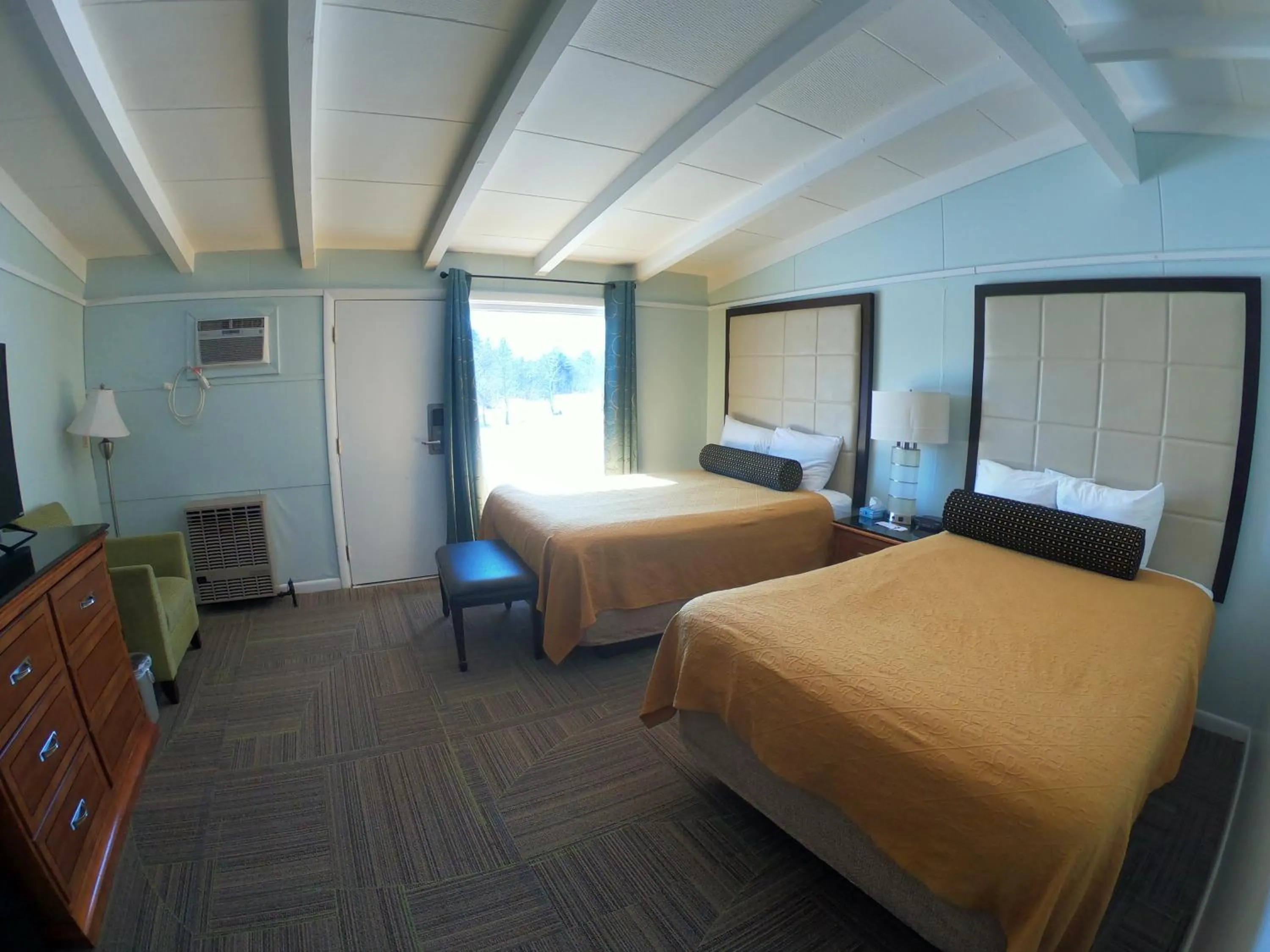 Bed in Copper Lantern Motor Lodge