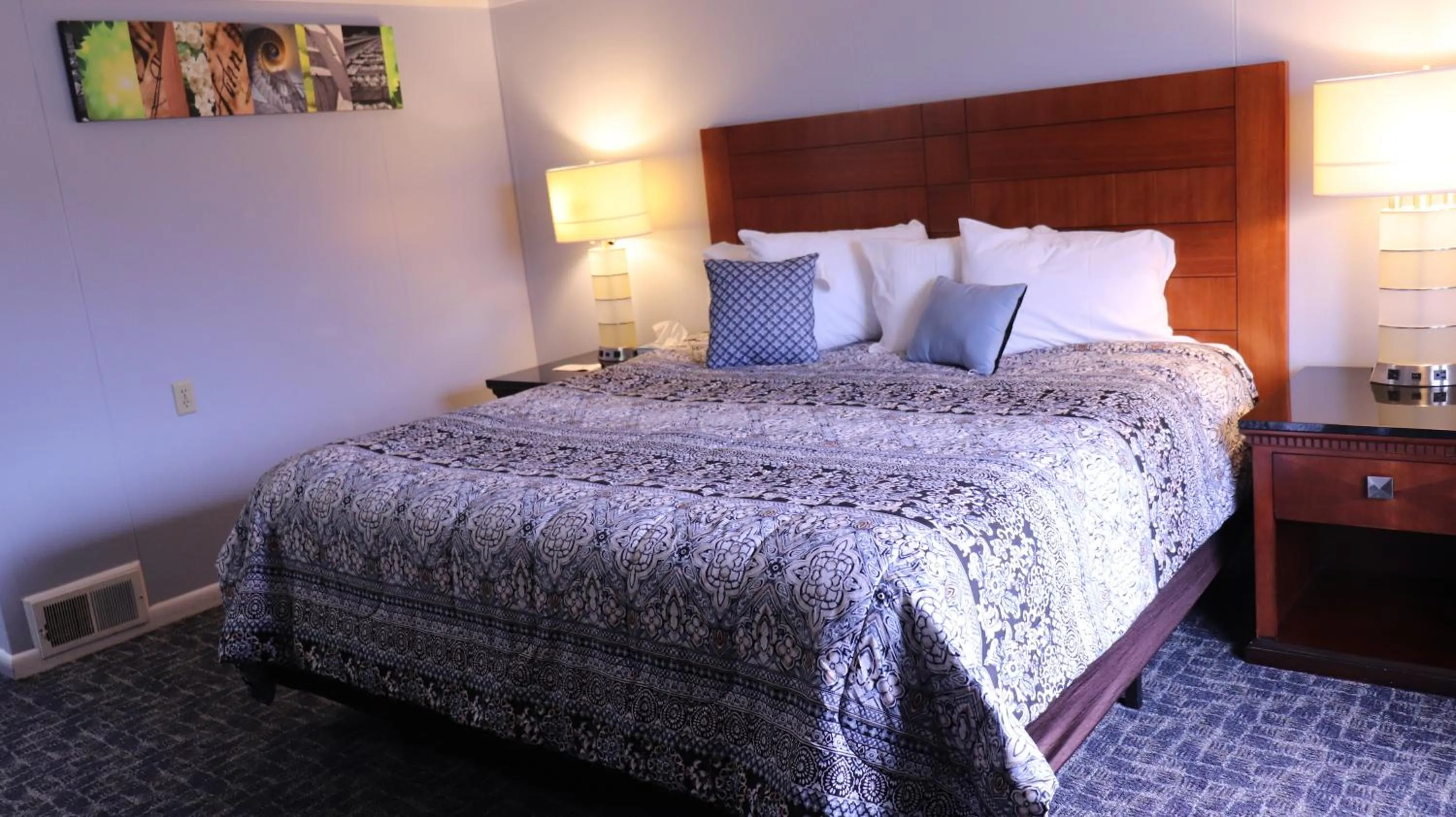 Bed in Copper Lantern Motor Lodge