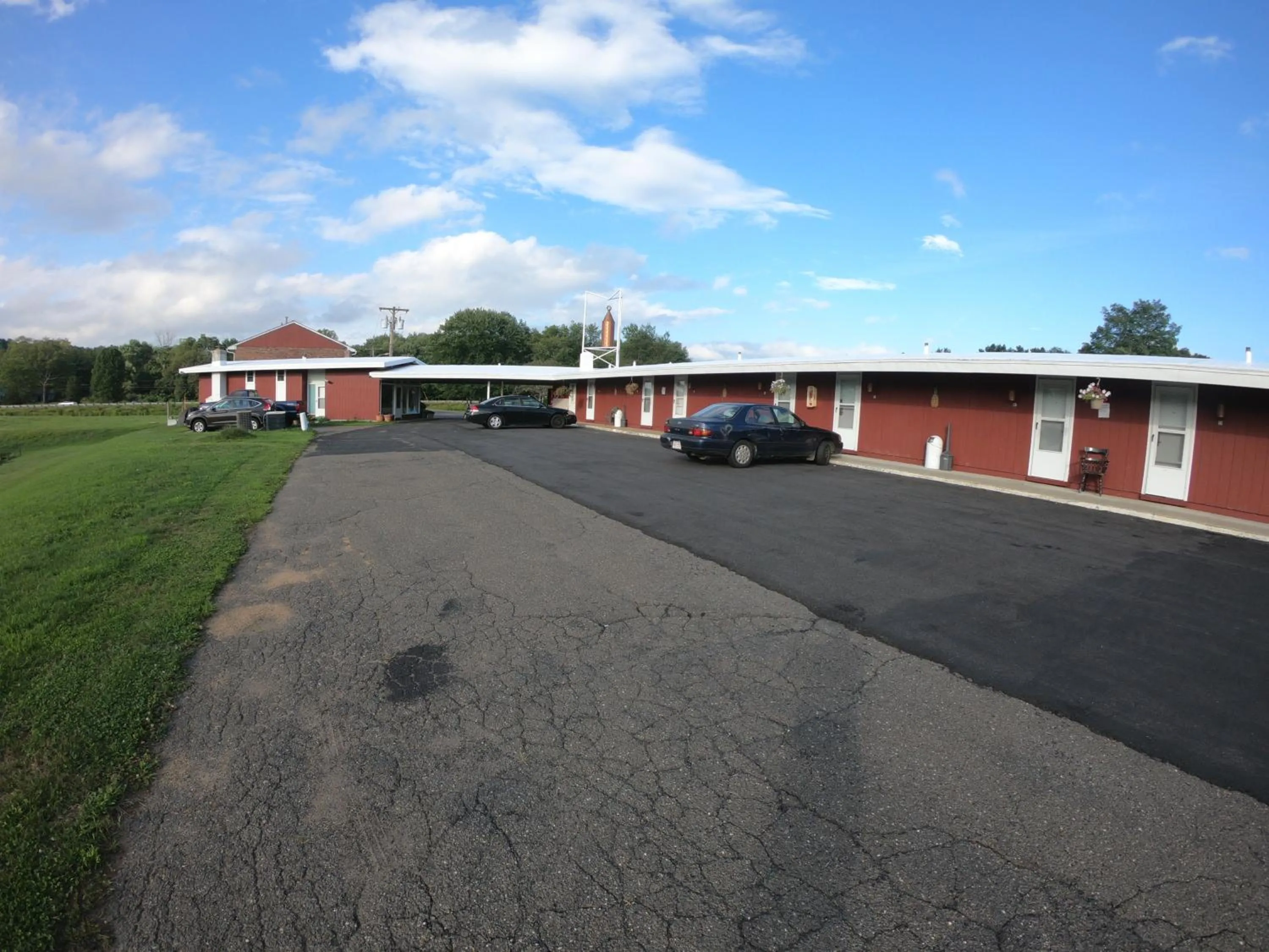 Property building in Copper Lantern Motor Lodge