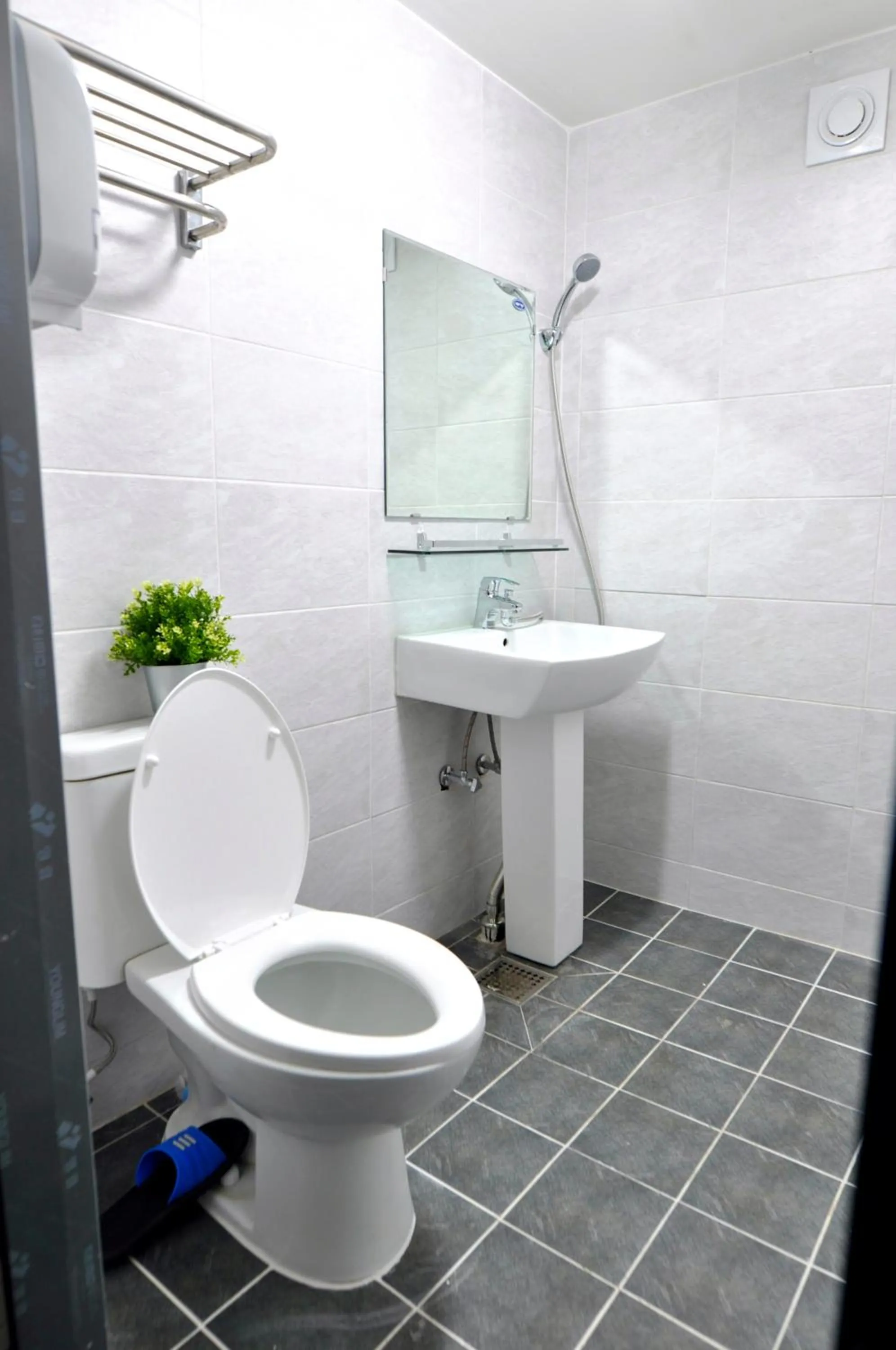 Bathroom in OYO Hostel Dongdaemun1