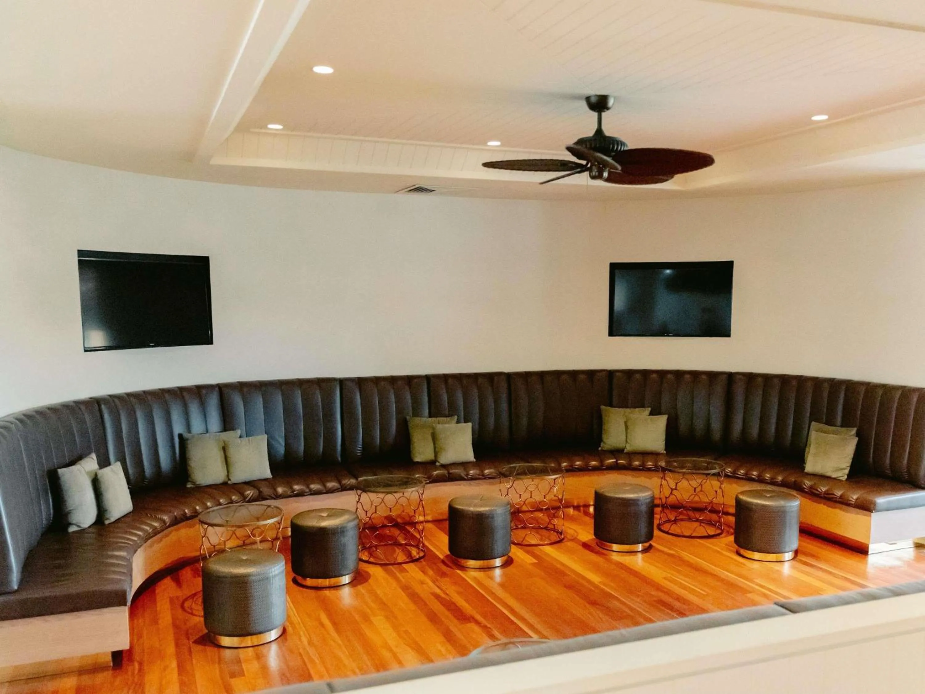 Lounge or bar in Mercure Gold Coast Resort