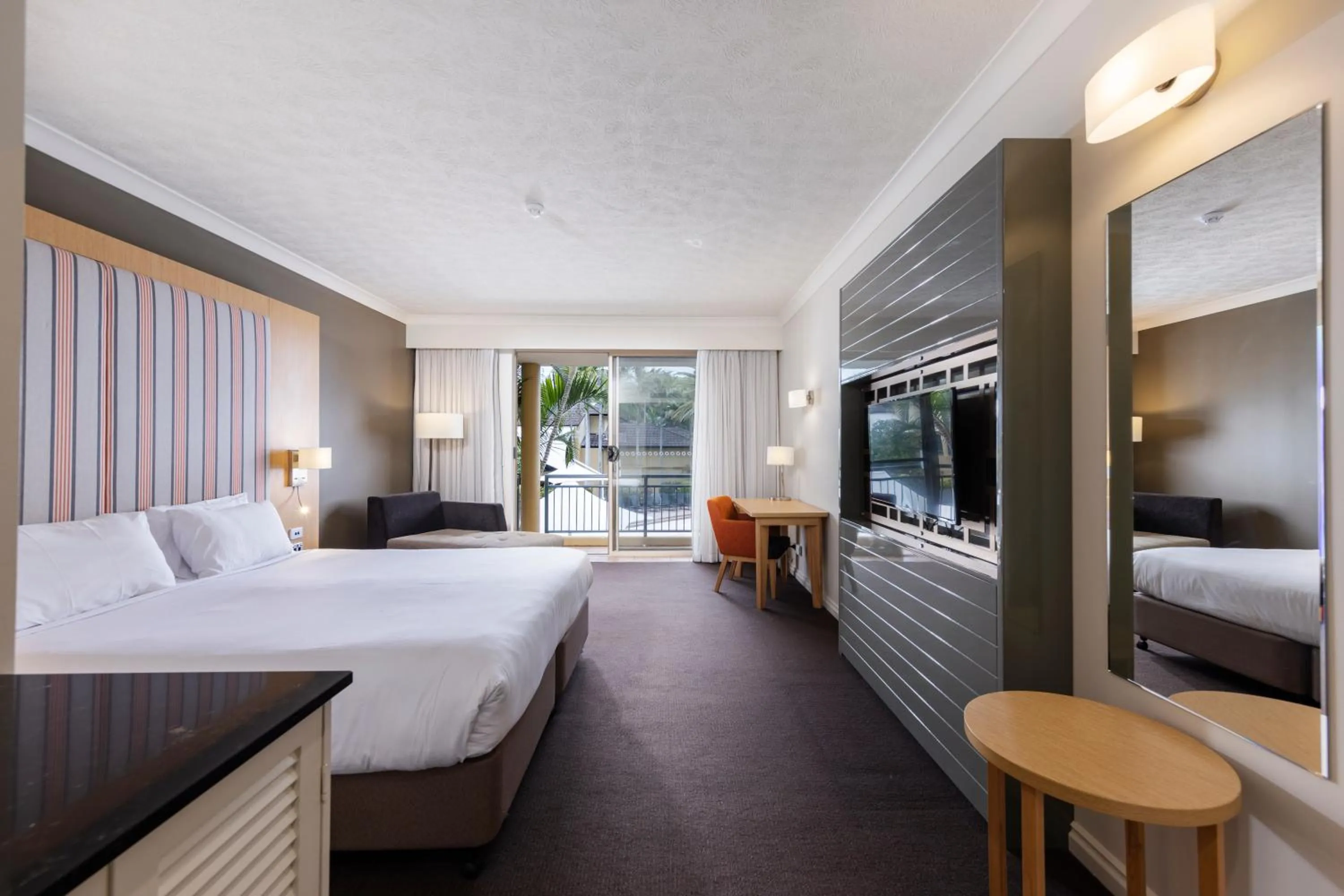 Bedroom, Bed in Mercure Gold Coast Resort