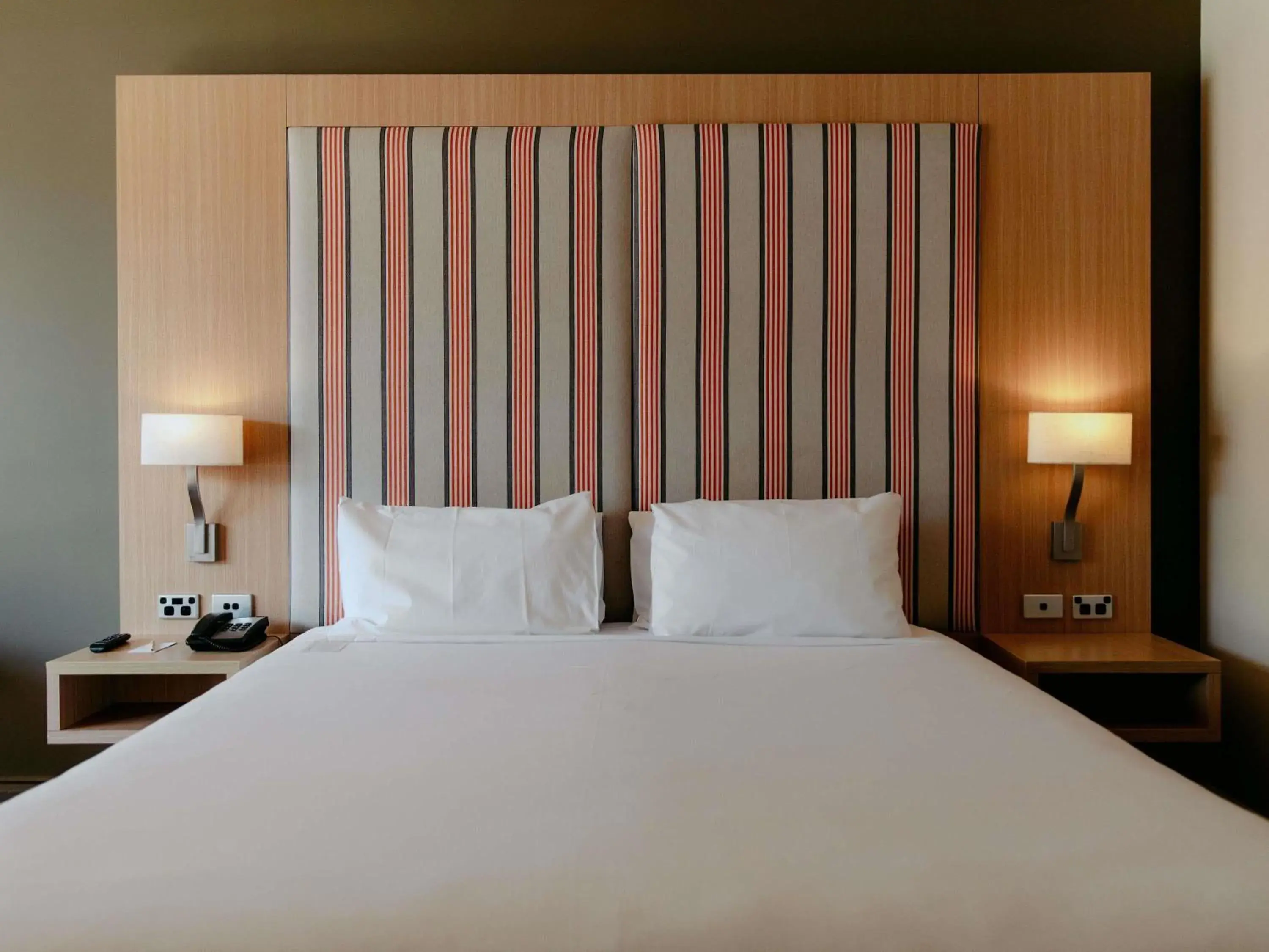 Bedroom, Bed in Mercure Gold Coast Resort Bedroom, Bed in Mercure Gold Coast Resort