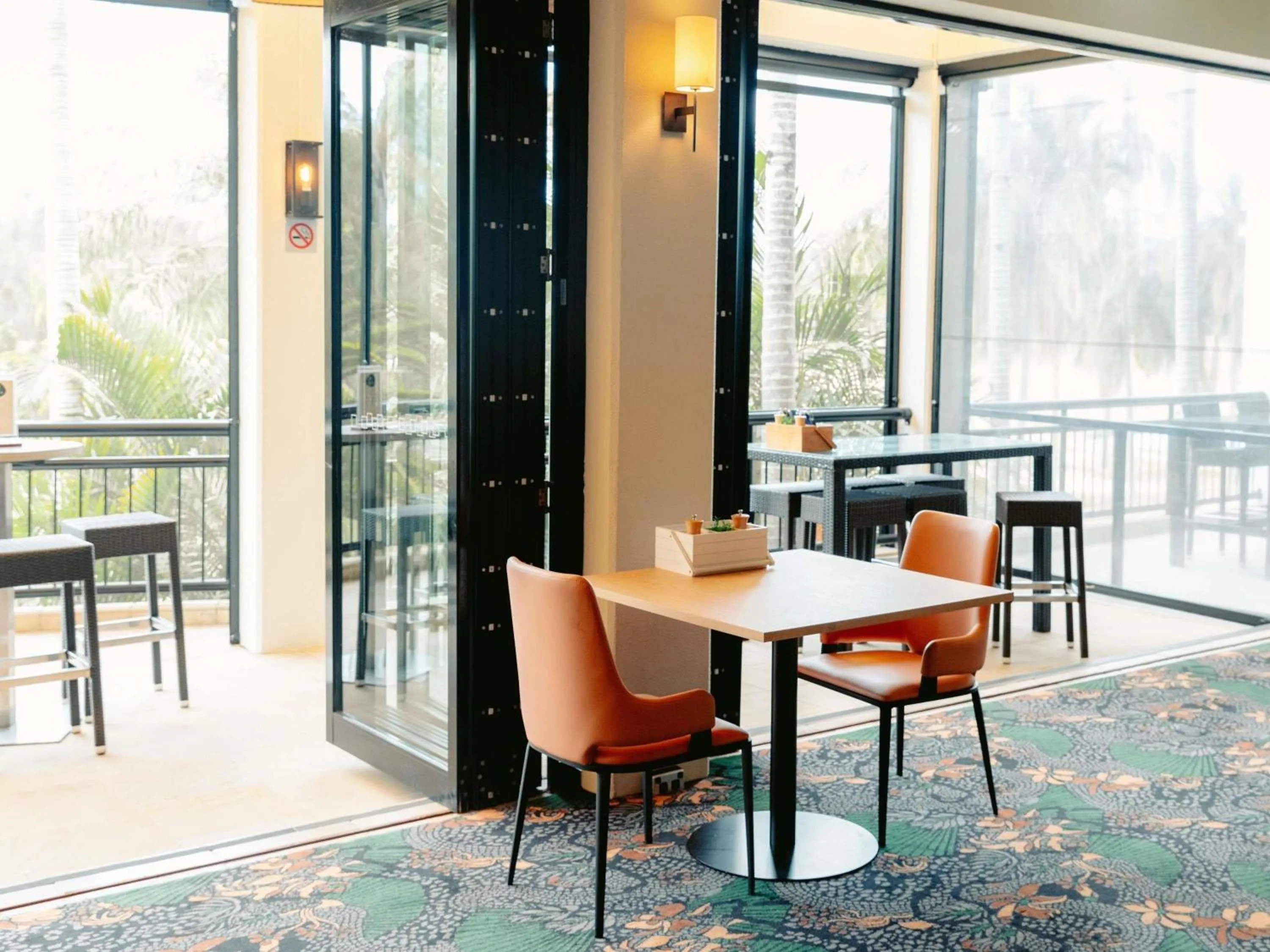 Lounge or bar in Mercure Gold Coast Resort