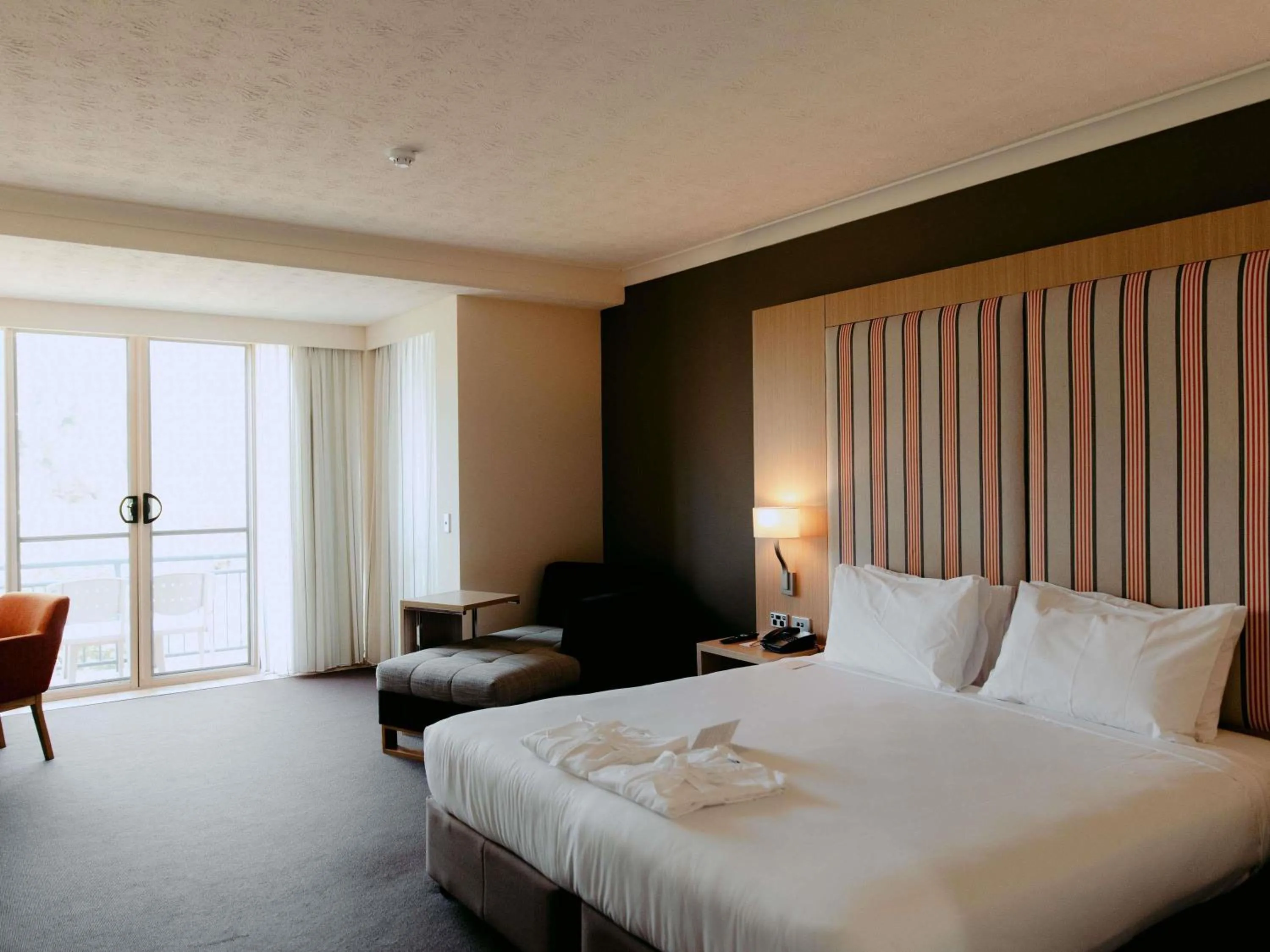 Bedroom, Bed in Mercure Gold Coast Resort