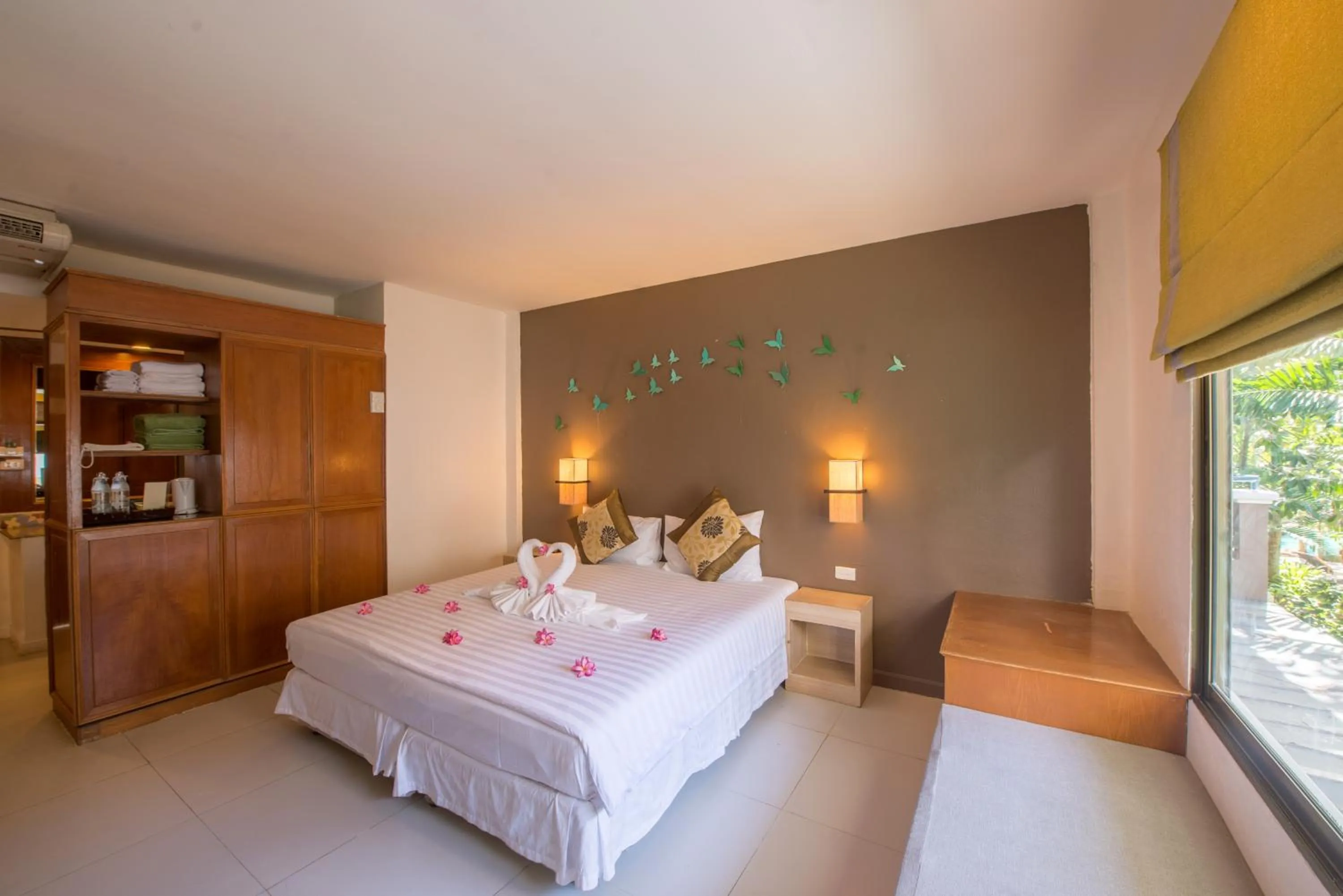 Bedroom, Bed in The Viridian Resort Patong