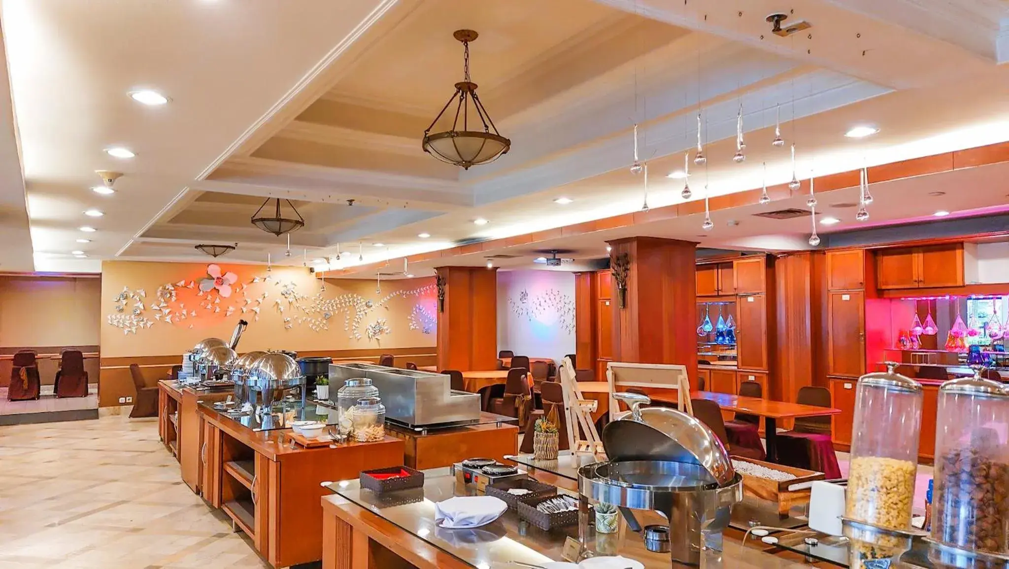 Restaurant/places to eat in Hotel Salak The Heritage Bogor Restaurant/places to eat in Hotel Salak The Heritage Bogor