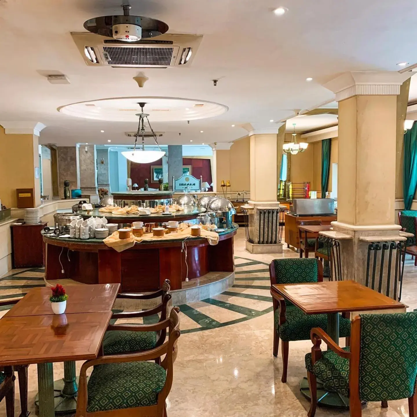 Restaurant/places to eat in Hotel Salak The Heritage Bogor Restaurant/places to eat in Hotel Salak The Heritage Bogor