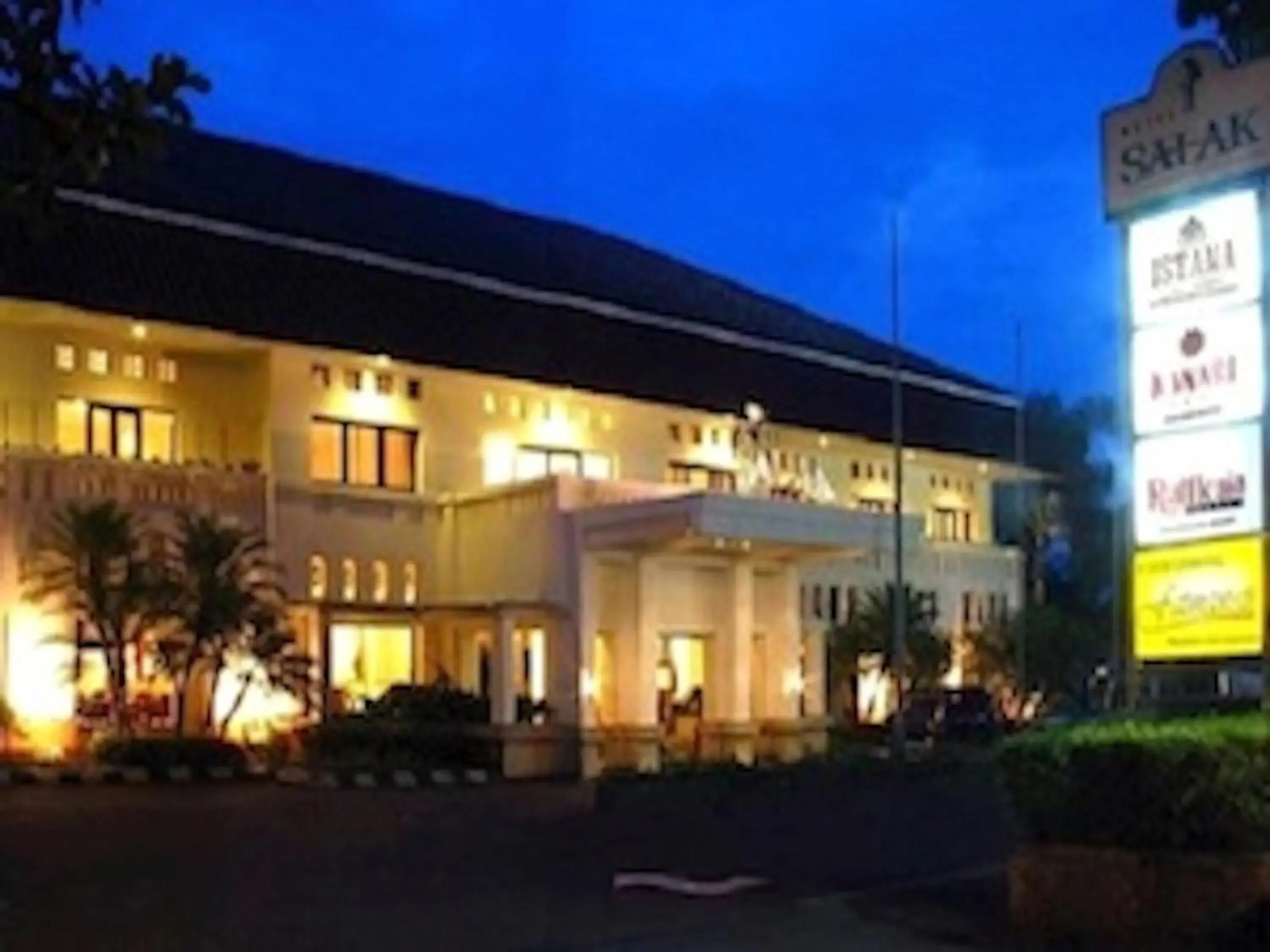 Facade/entrance in Hotel Salak The Heritage Bogor Facade/entrance in Hotel Salak The Heritage Bogor