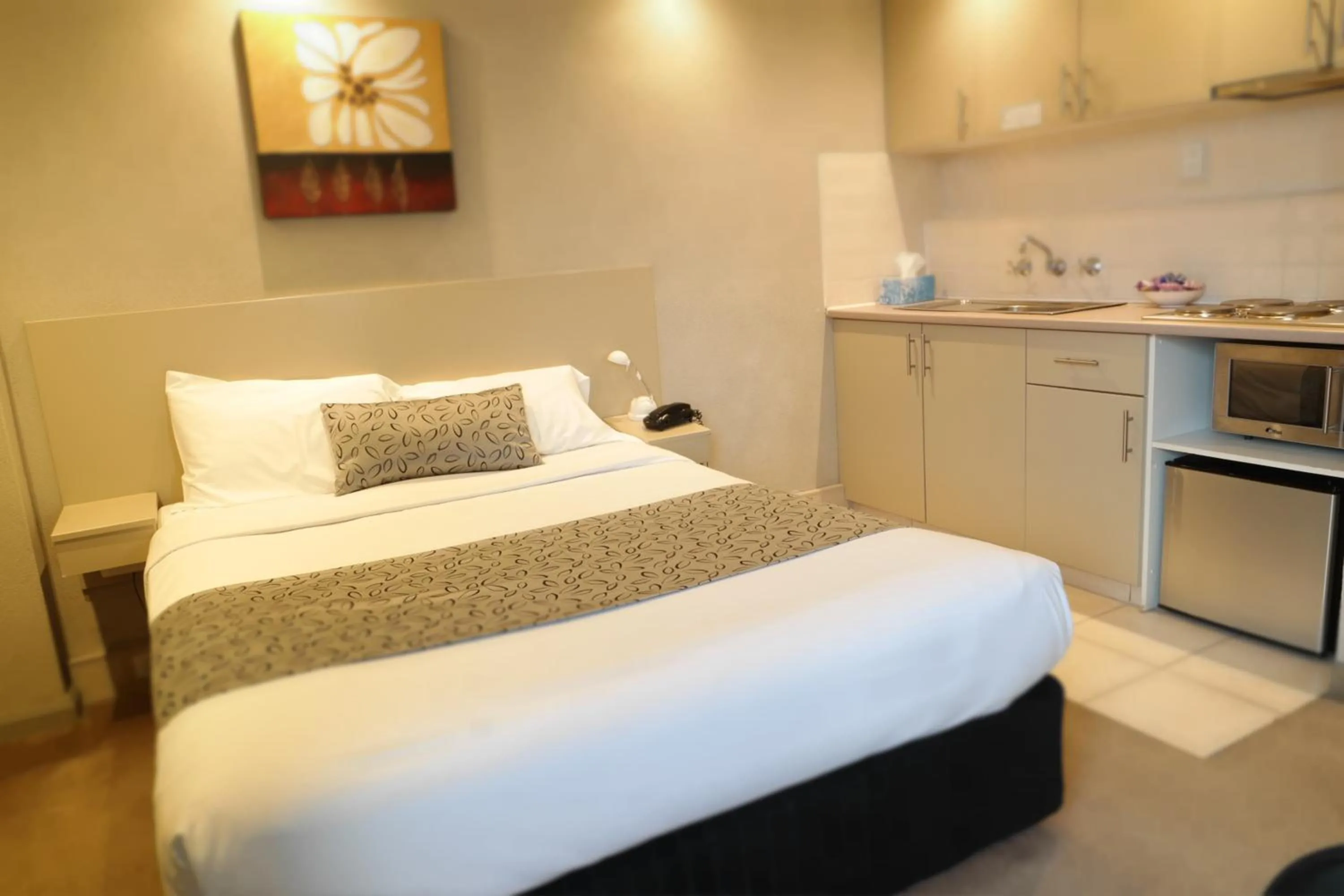 Photo of the whole room, Bed in Parkville Place Serviced Apartments