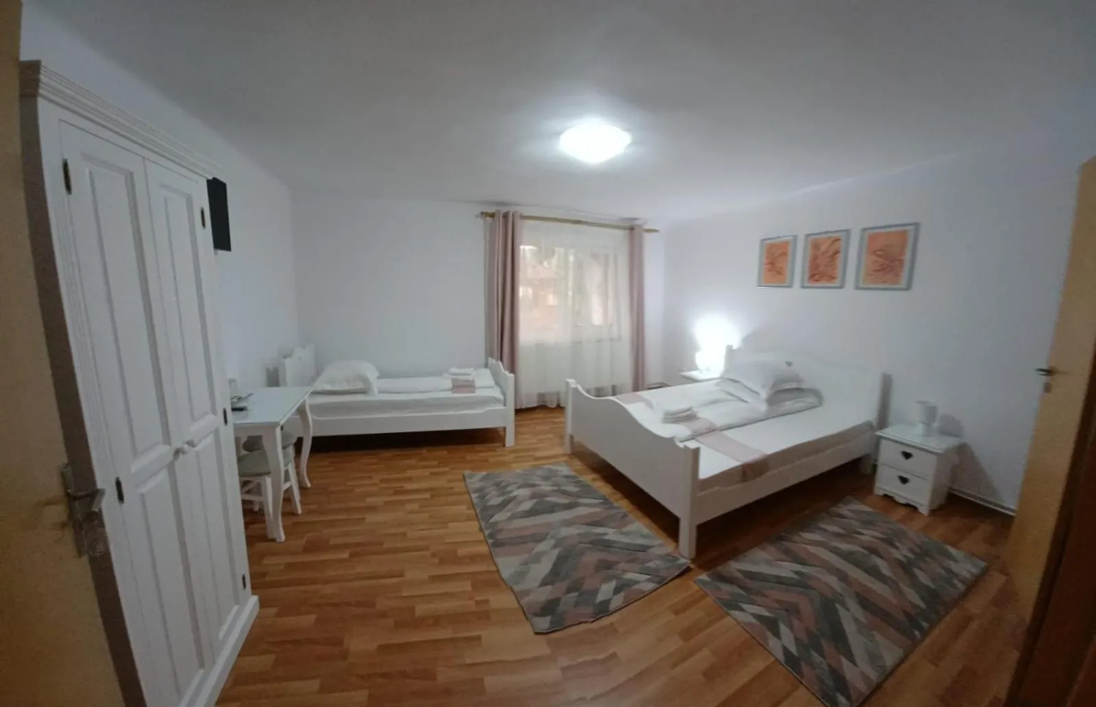 Bed in Pensiunea Ana Cristina