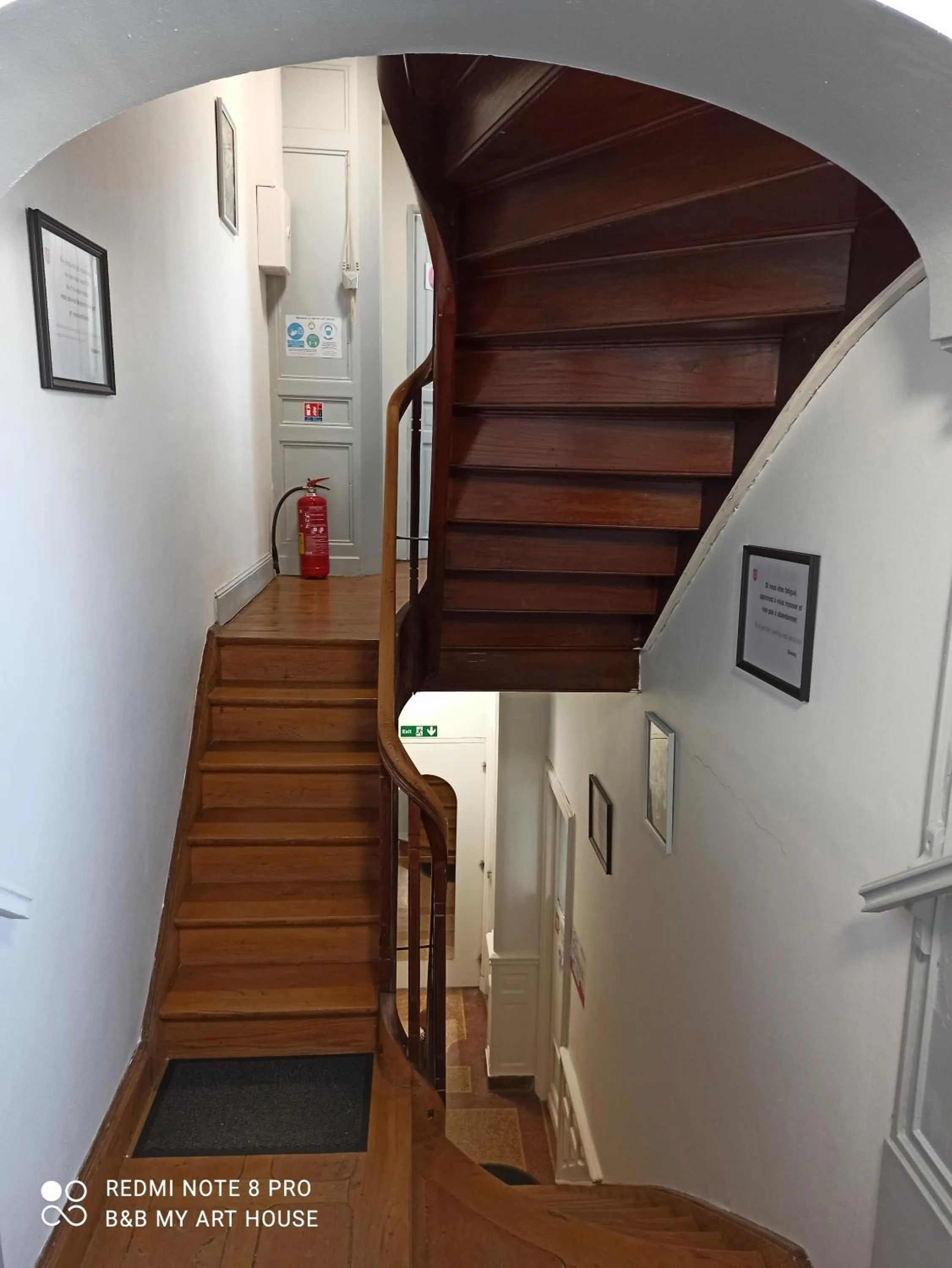 Lobby or reception in B&B My Art House (Douai Centre)