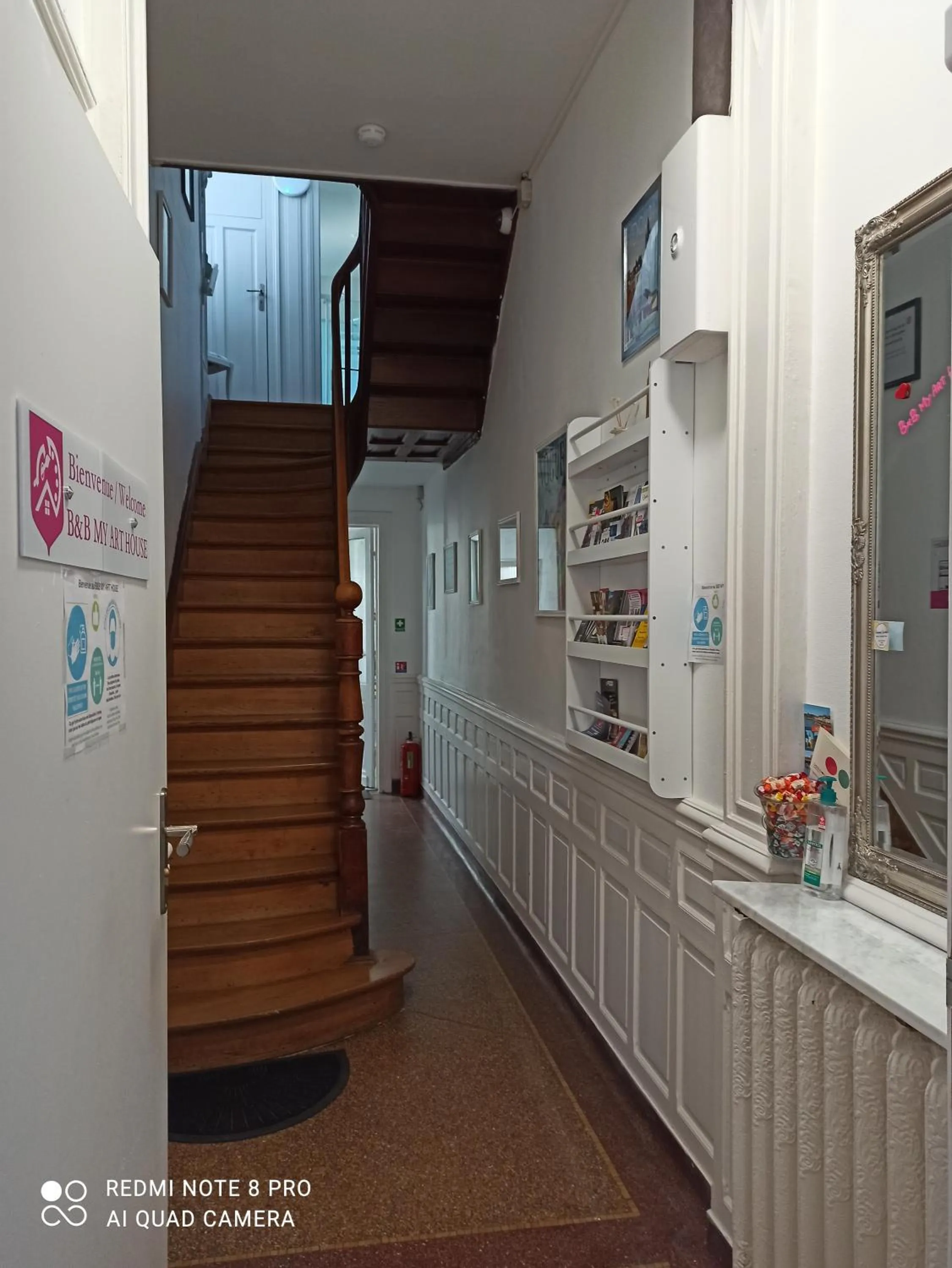 Lobby or reception in B&B My Art House (Douai Centre)