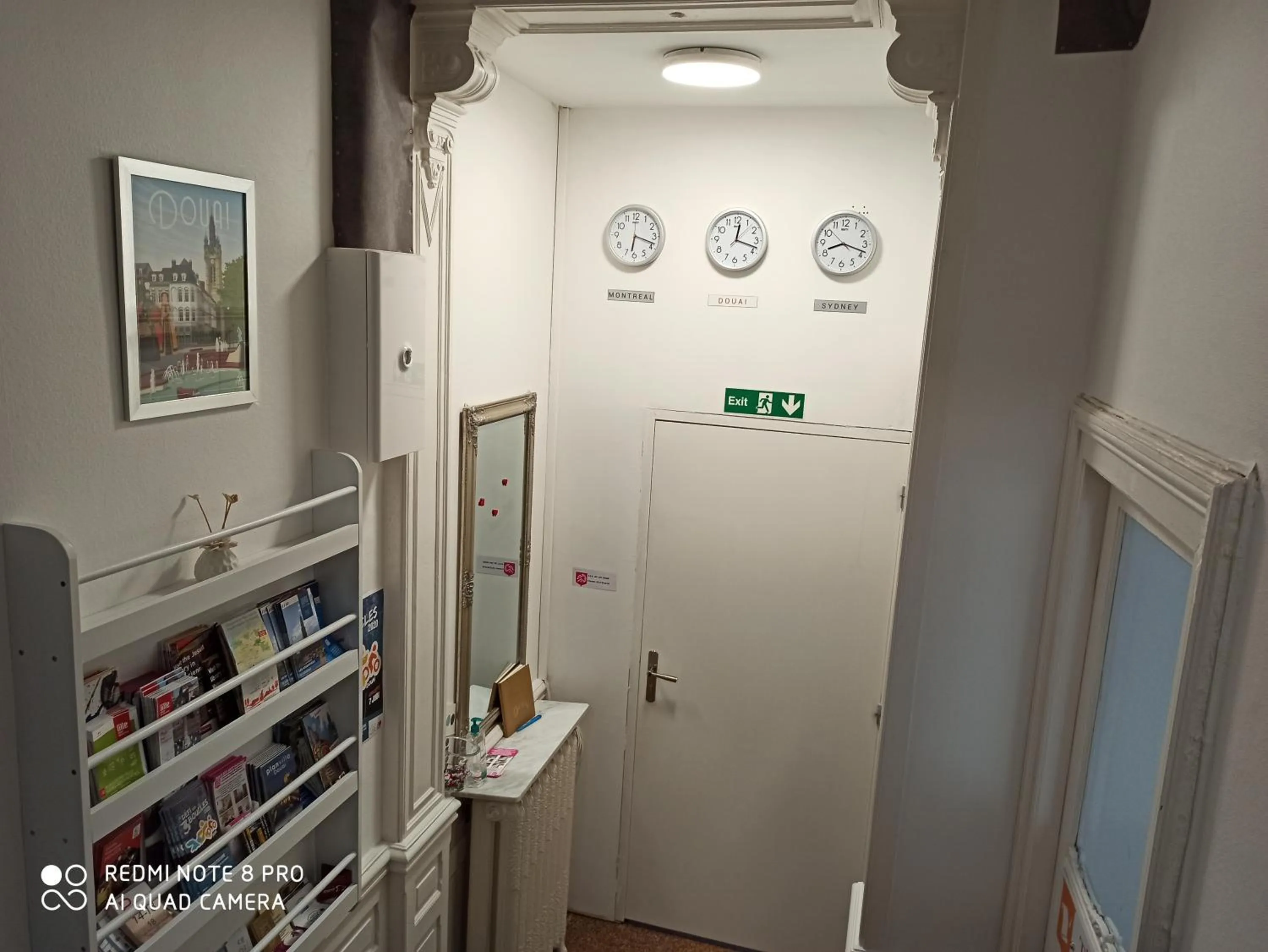 Lobby or reception in B&B My Art House (Douai Centre)