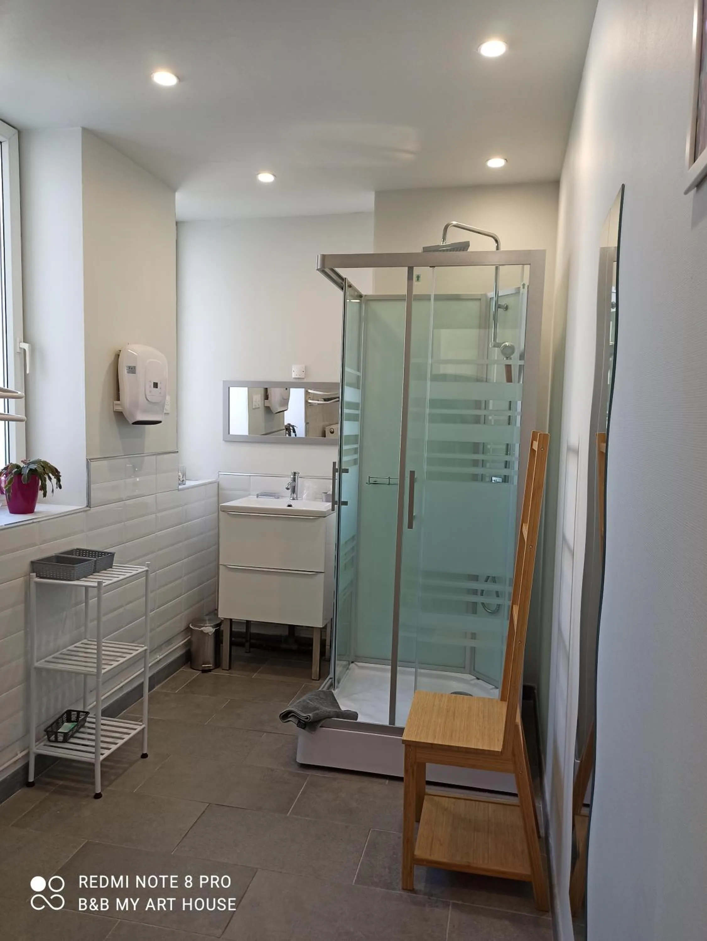 Bathroom in B&B My Art House (Douai Centre)