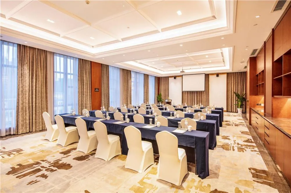 Howard Johnson New District Plaza ZiYang