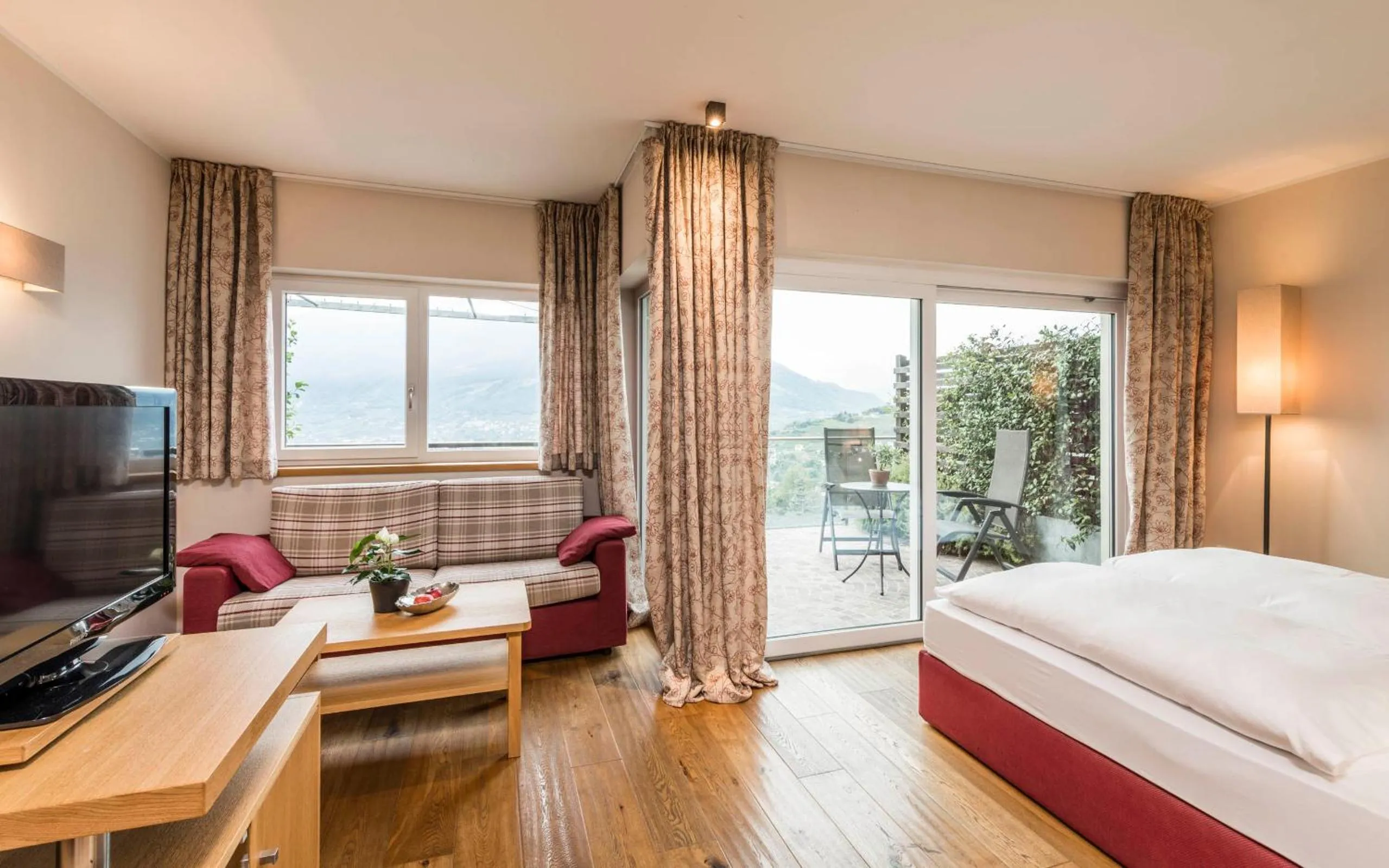 View (from property/room), Bed in Hotel Mitterplatt (Schenna Resort)