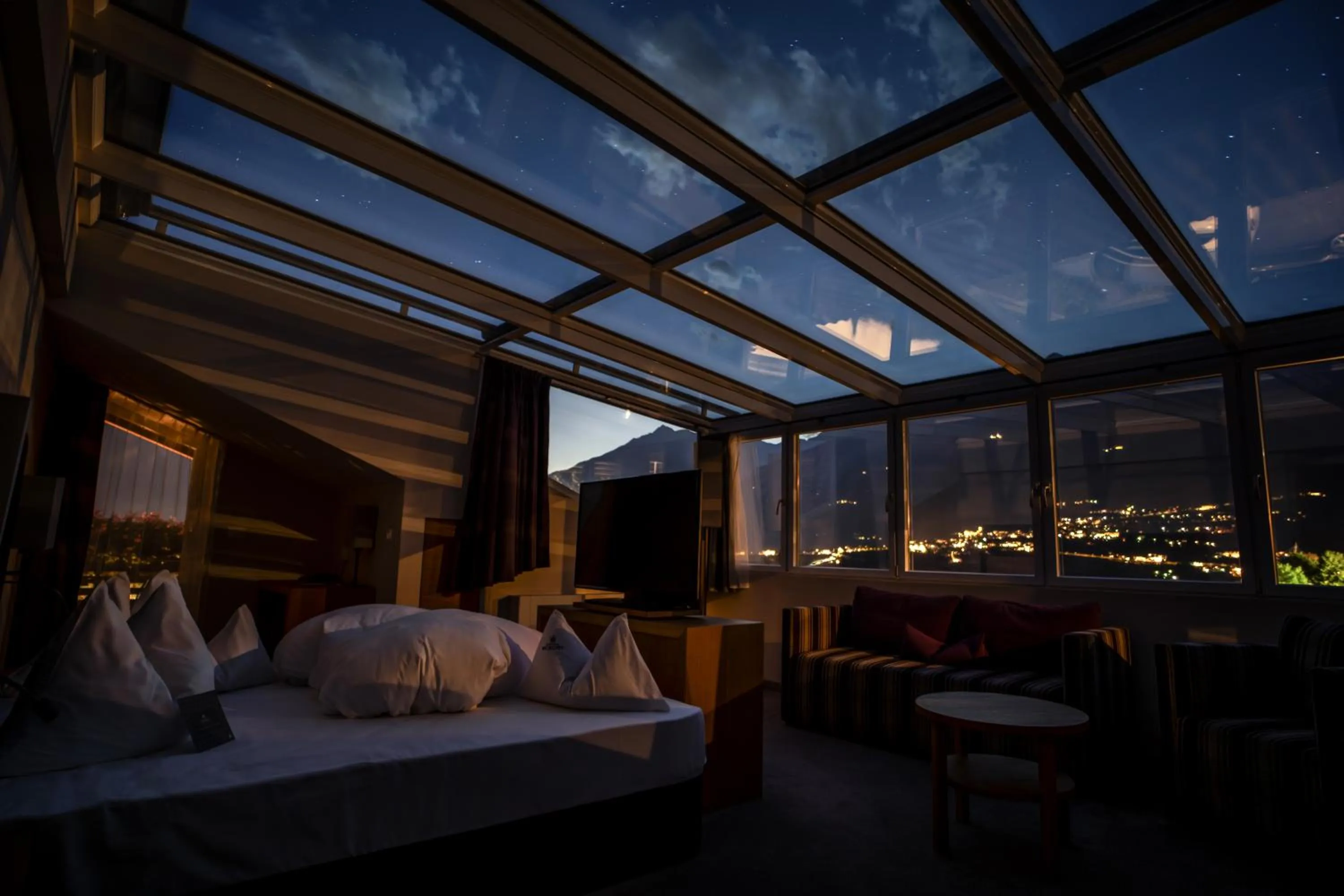 Night, Bed in Hotel Mitterplatt (Schenna Resort)