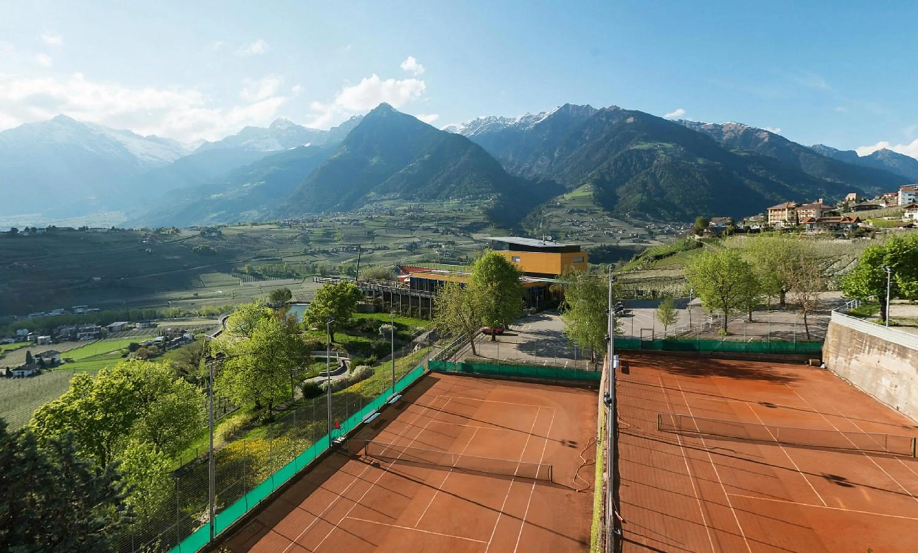 Tennis court in Hotel Mitterplatt (Schenna Resort)