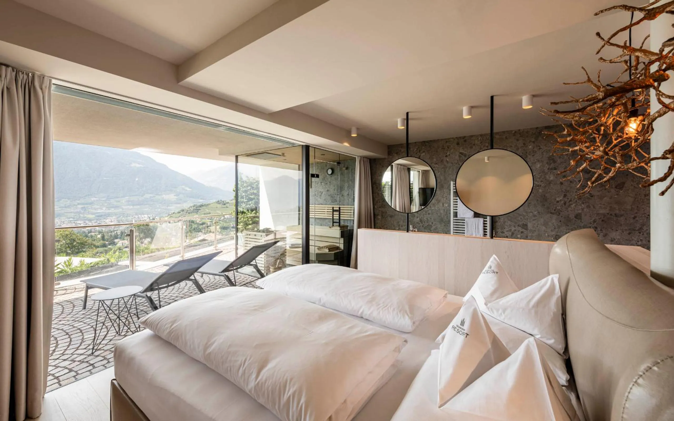 Bedroom, Bed in Hotel Mitterplatt (Schenna Resort)