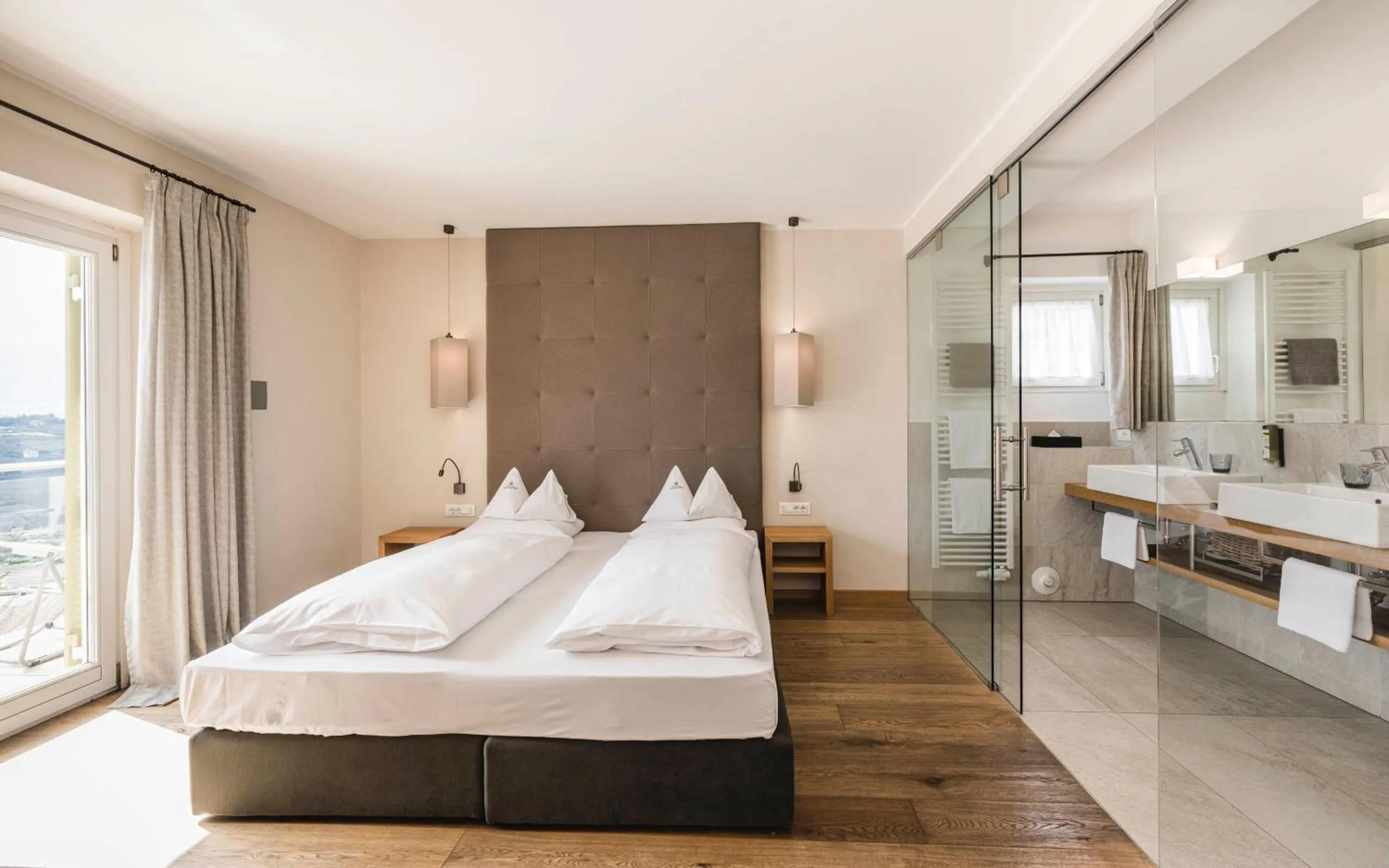 Bathroom, Bed in Hotel Mitterplatt (Schenna Resort)