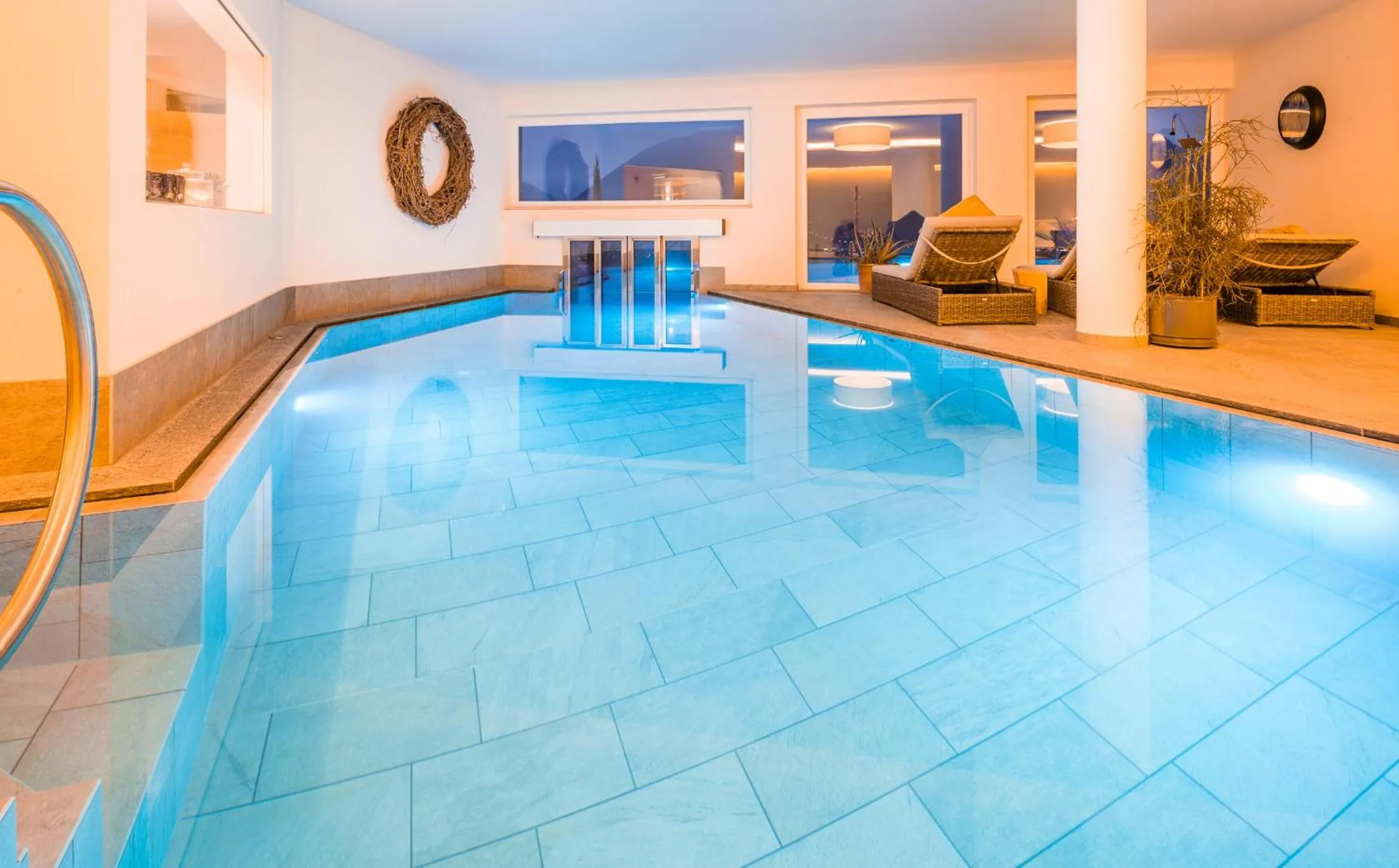 Swimming pool in Hotel Mitterplatt (Schenna Resort)