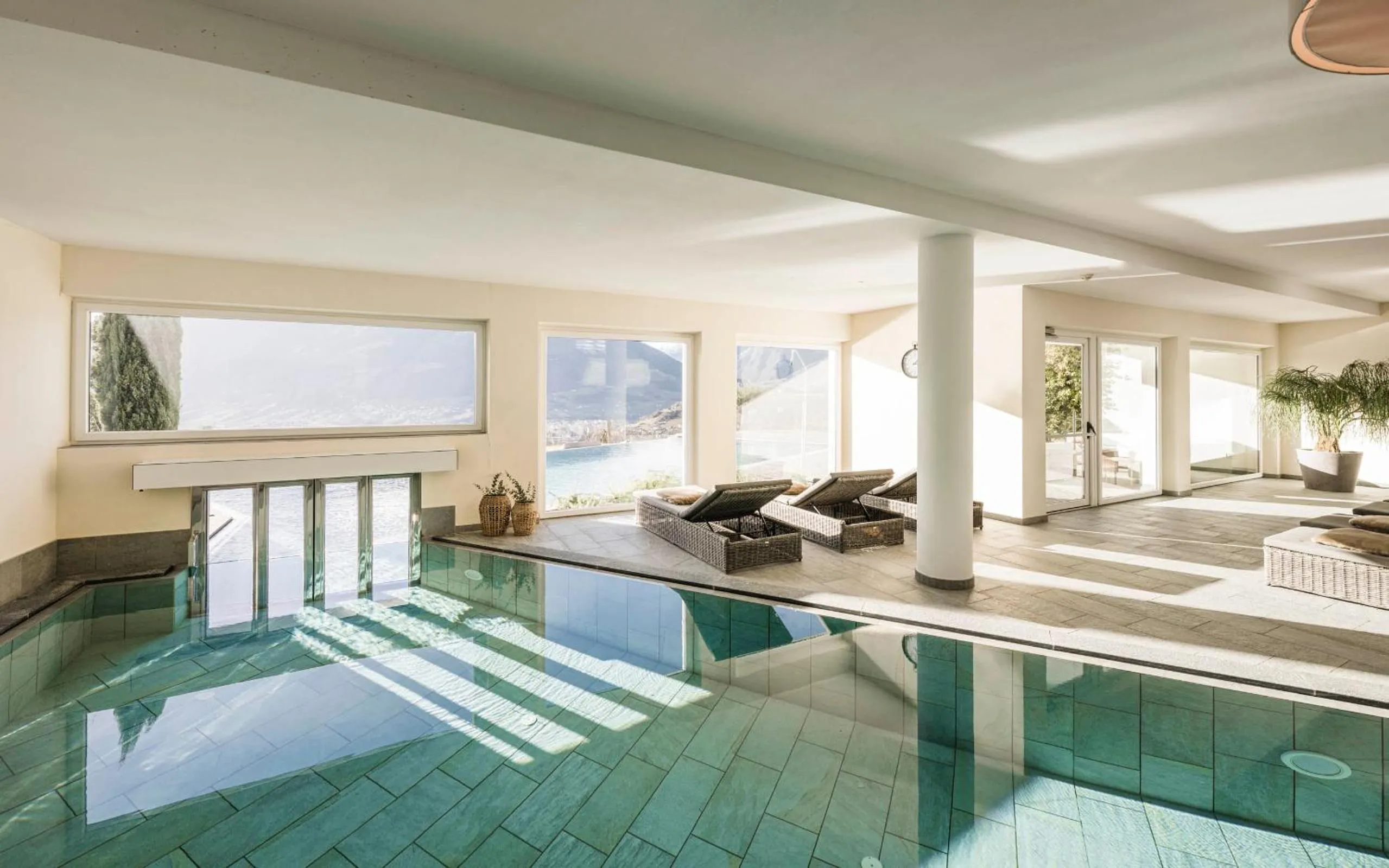 Swimming pool in Hotel Mitterplatt (Schenna Resort)