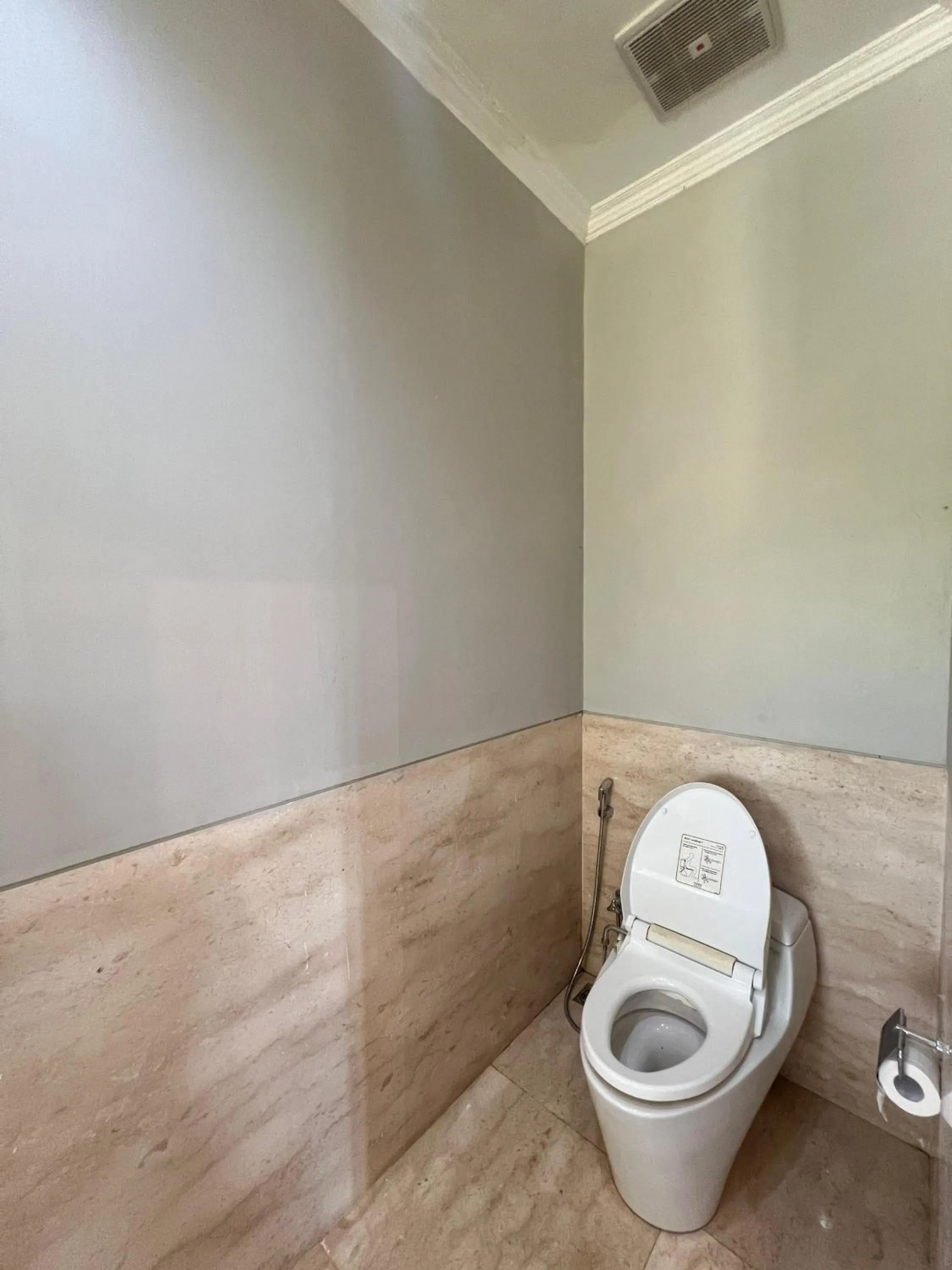 Toilet in Lelewatu Resort Sumba