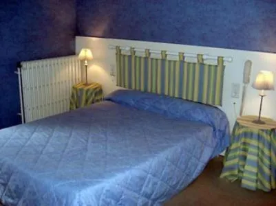 Photo of the whole room, Bed in Auberge Aux Portes de Conques