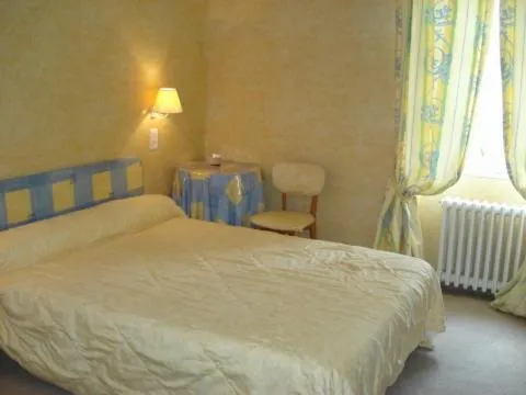 Photo of the whole room, Bed in Auberge Aux Portes de Conques