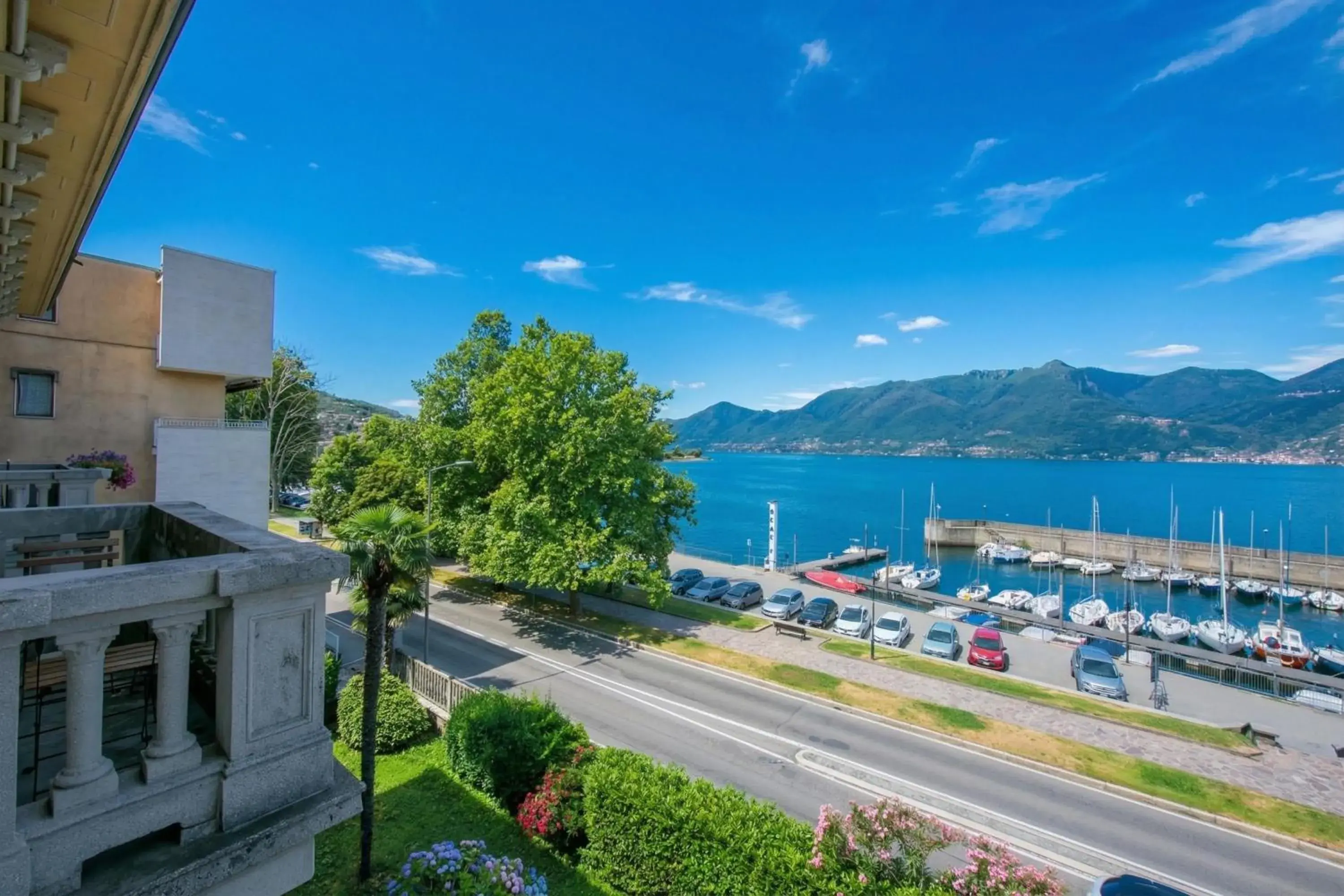 Residenza Oleandro Lake View Luino Center - Happy Rentals Residenza Oleandro Lake View Luino Center - Happy Rentals