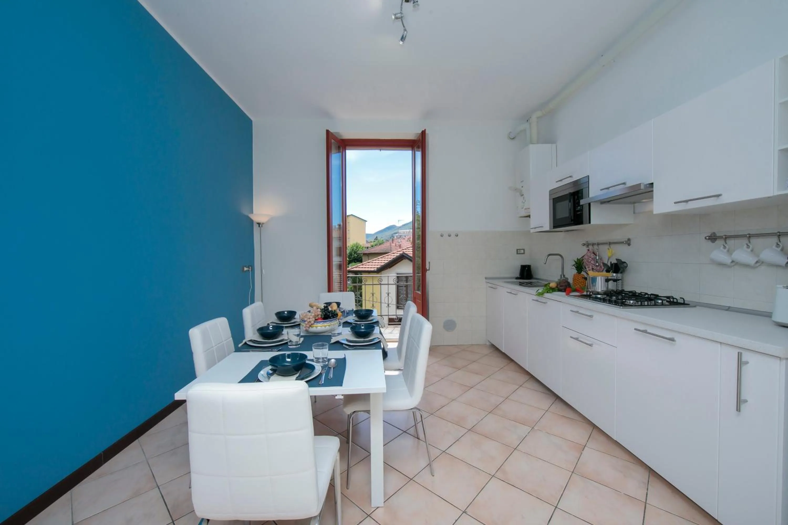 Kitchen or kitchenette in Residenza Oleandro Lake View Luino Center - Happy Rentals
