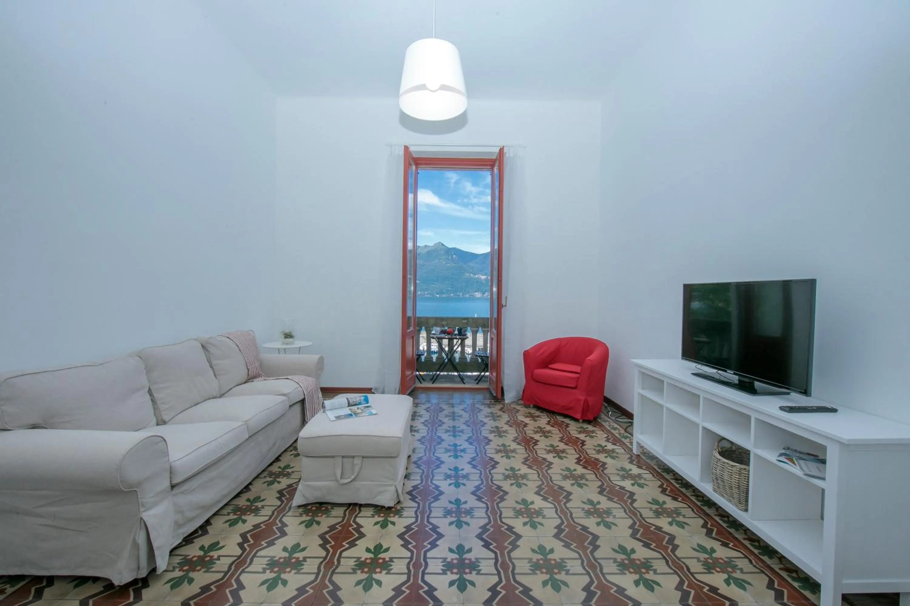 Living room in Residenza Oleandro Lake View Luino Center - Happy Rentals