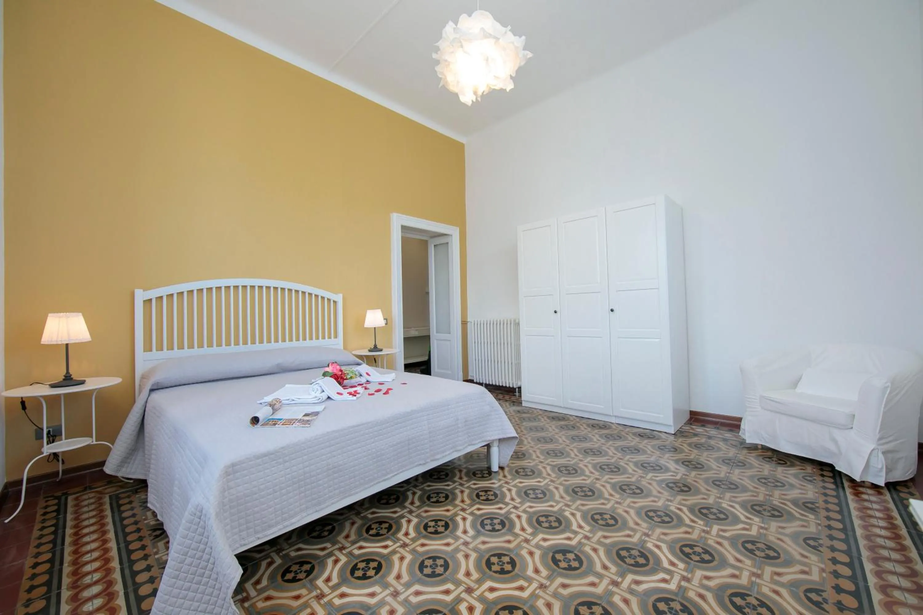 Bedroom, Bed in Residenza Oleandro Lake View Luino Center - Happy Rentals