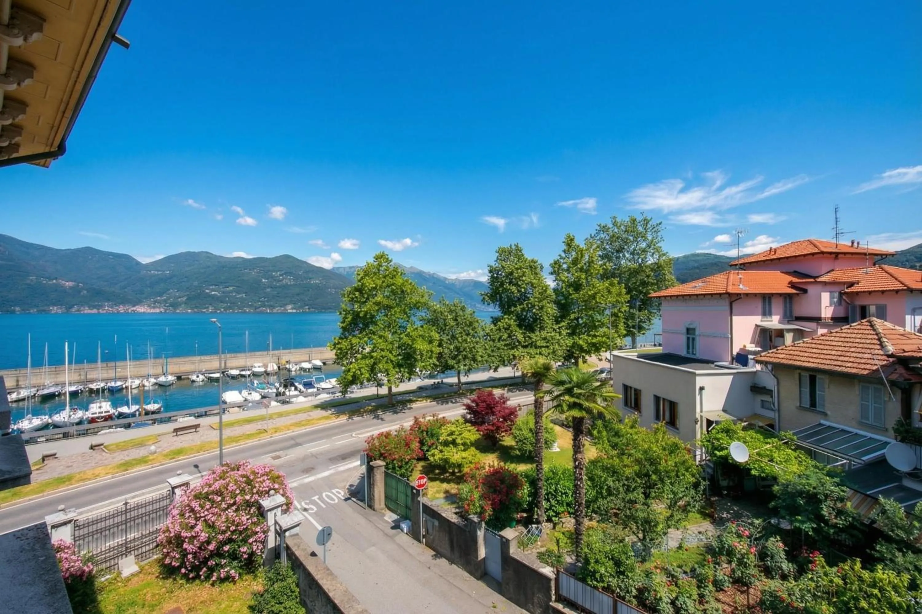 Lake view in Residenza Oleandro Lake View Luino Center - Happy Rentals