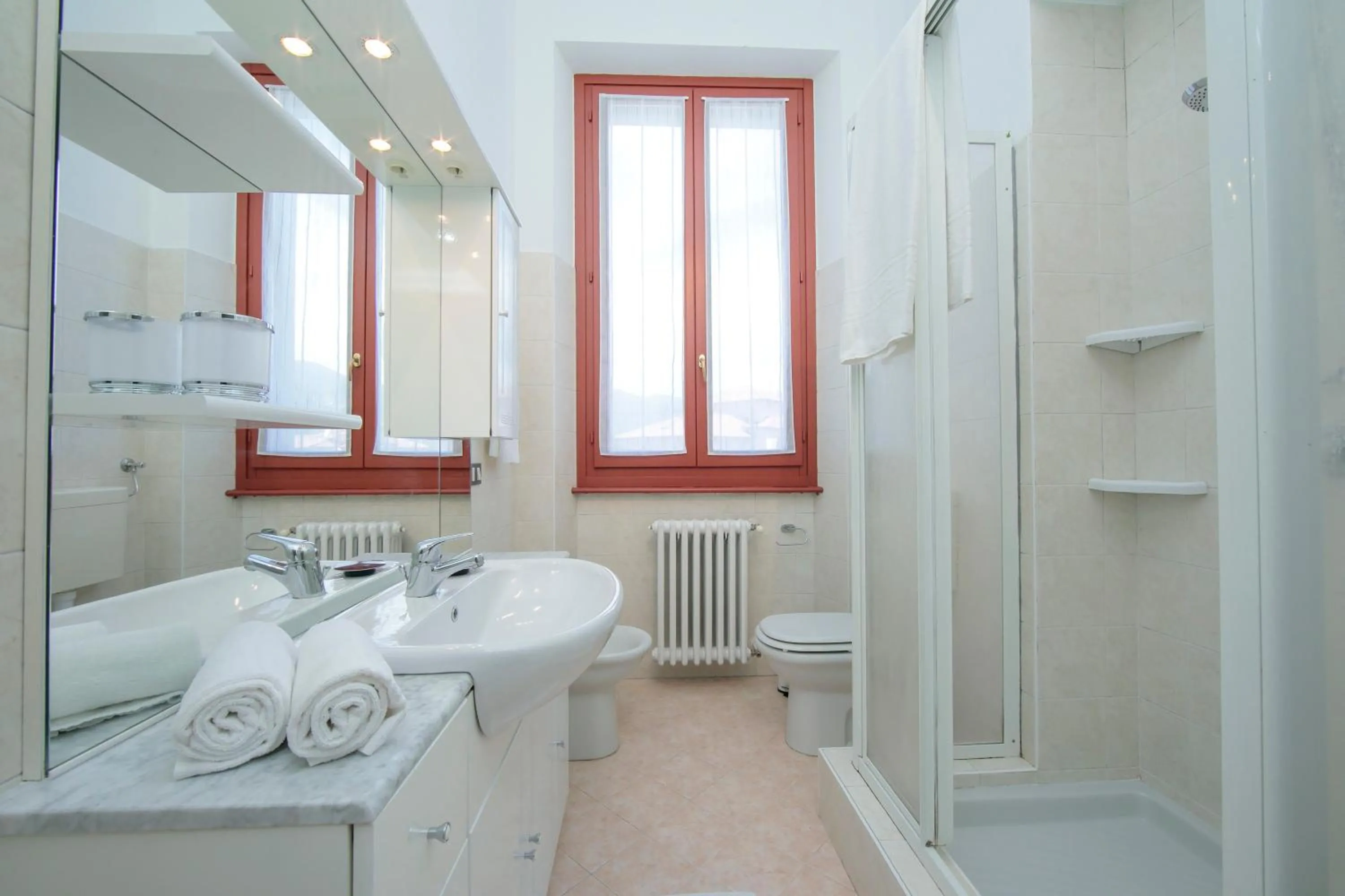 Shower in Residenza Oleandro Lake View Luino Center - Happy Rentals