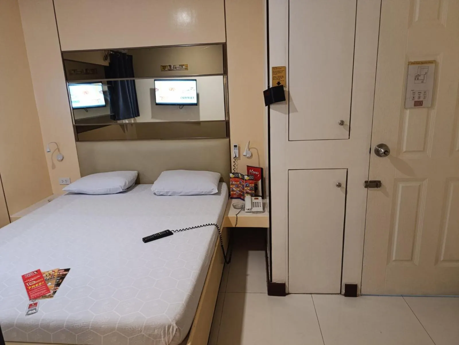 Bedroom, Bed in Hotel Sogo Malate