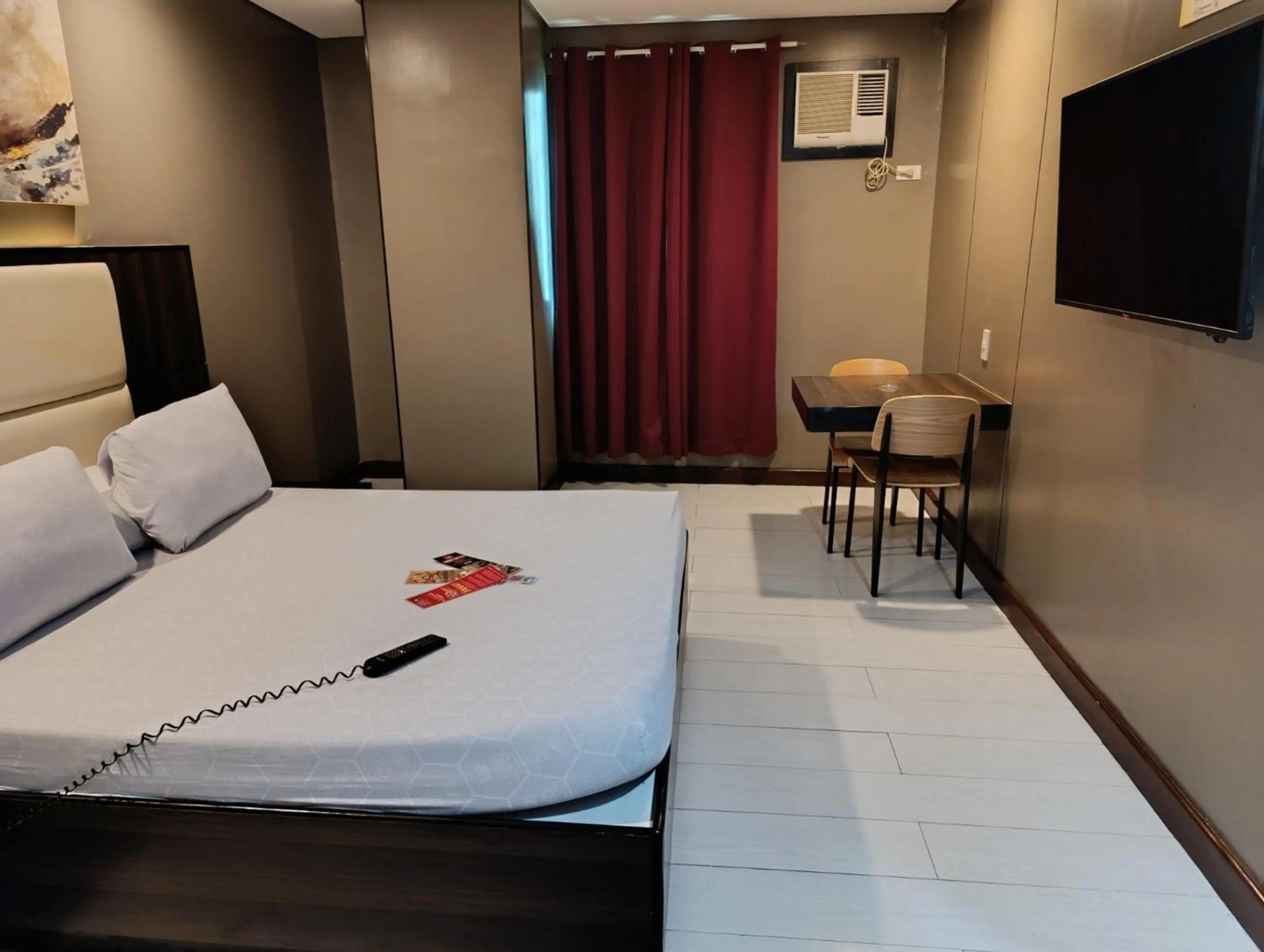 Living room, Bed in Hotel Sogo Malate