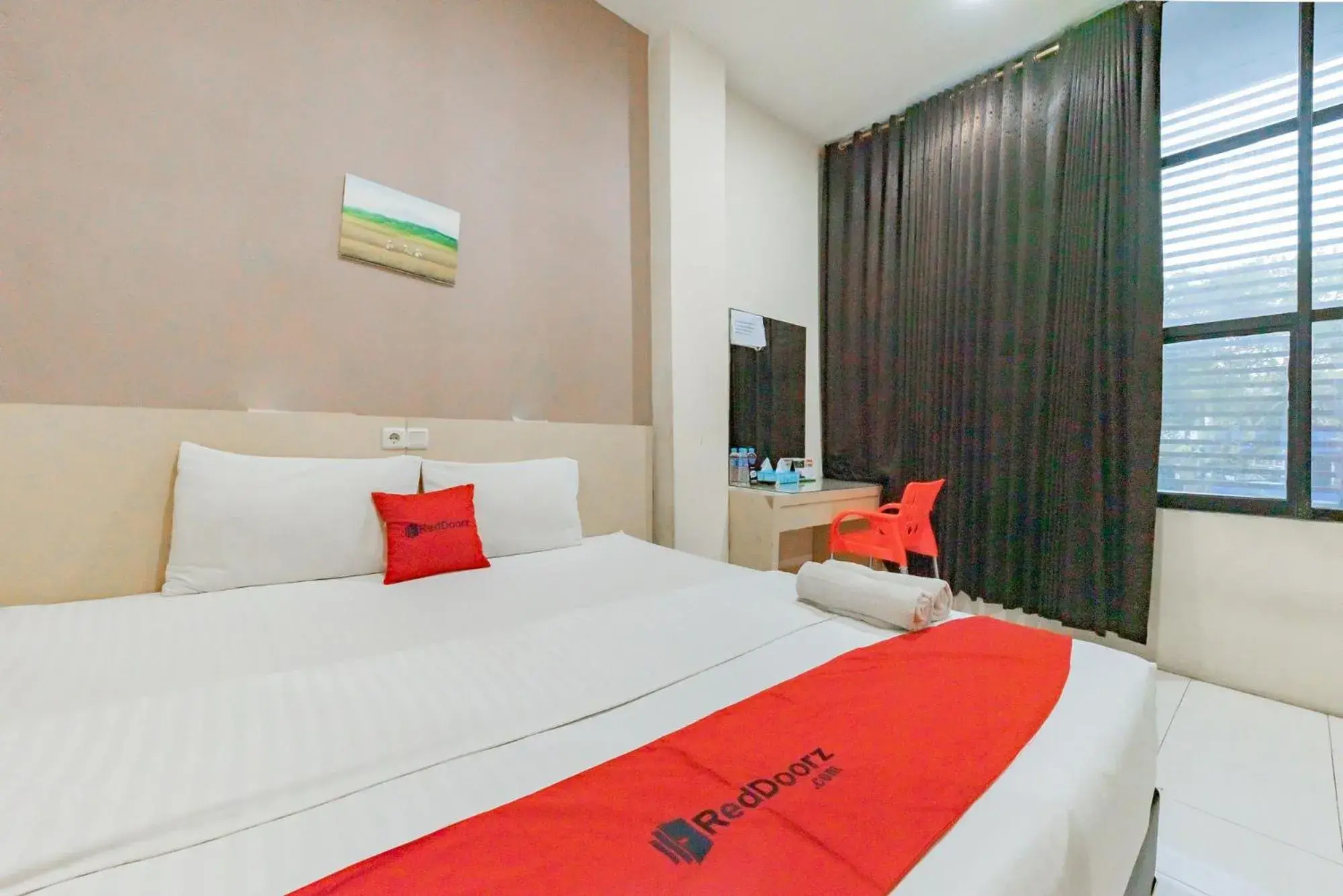 Double Room in RedDoorz near Pasar Tarapung Siring Banjarmasin Double Room in RedDoorz near Pasar Tarapung Siring Banjarmasin